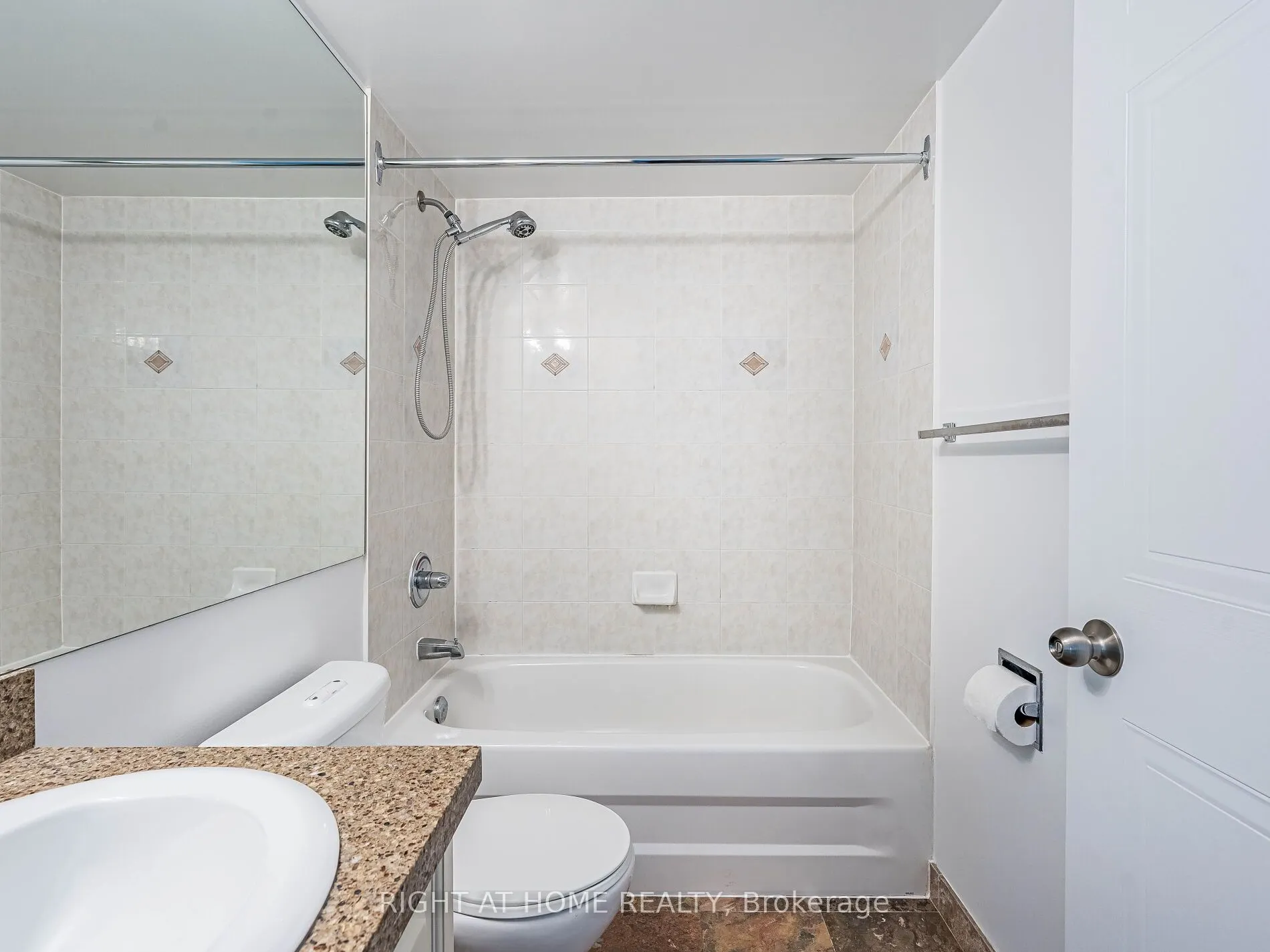 238 Doris Avenue, #2001