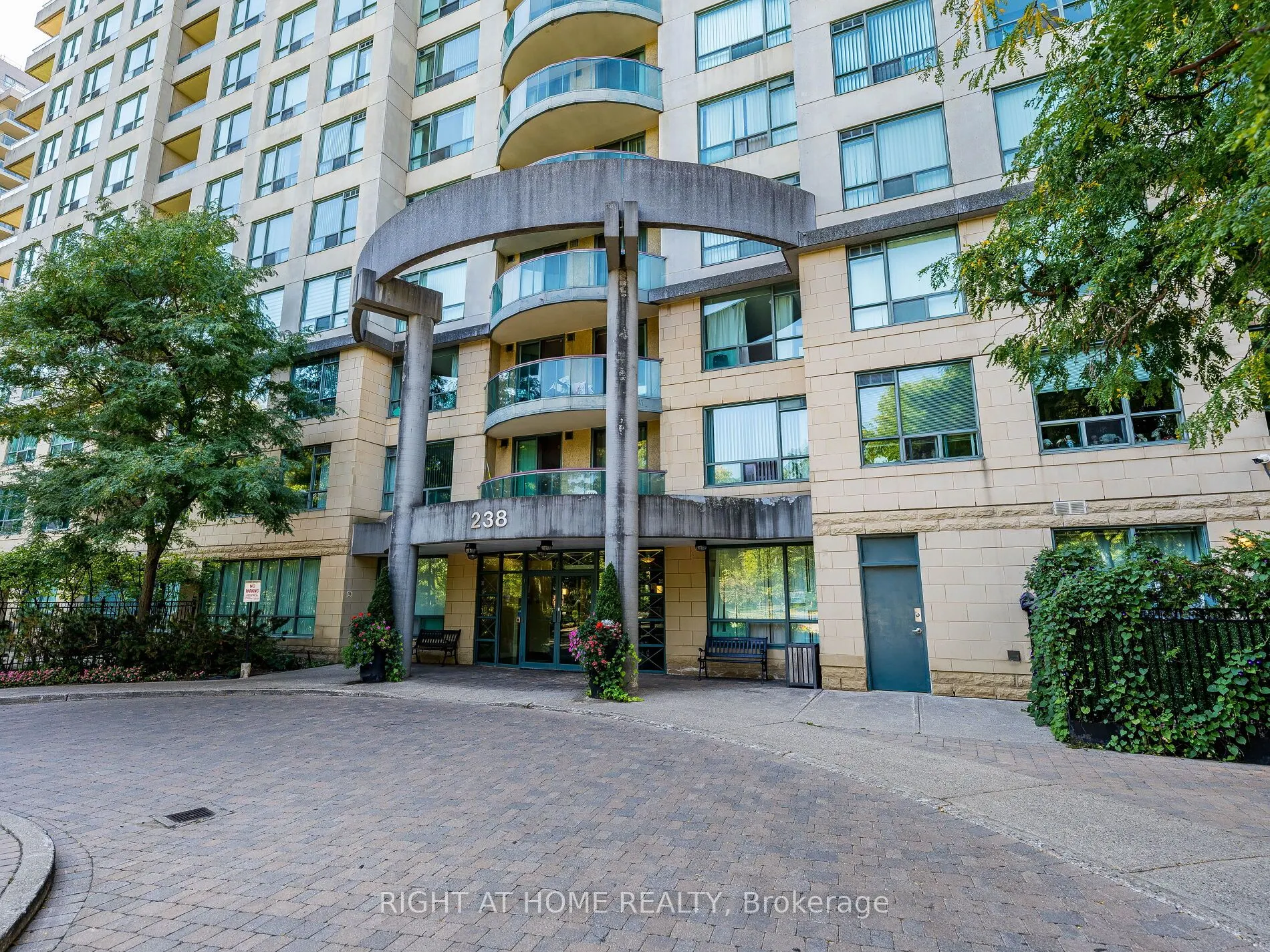 238 Doris Avenue, #2001