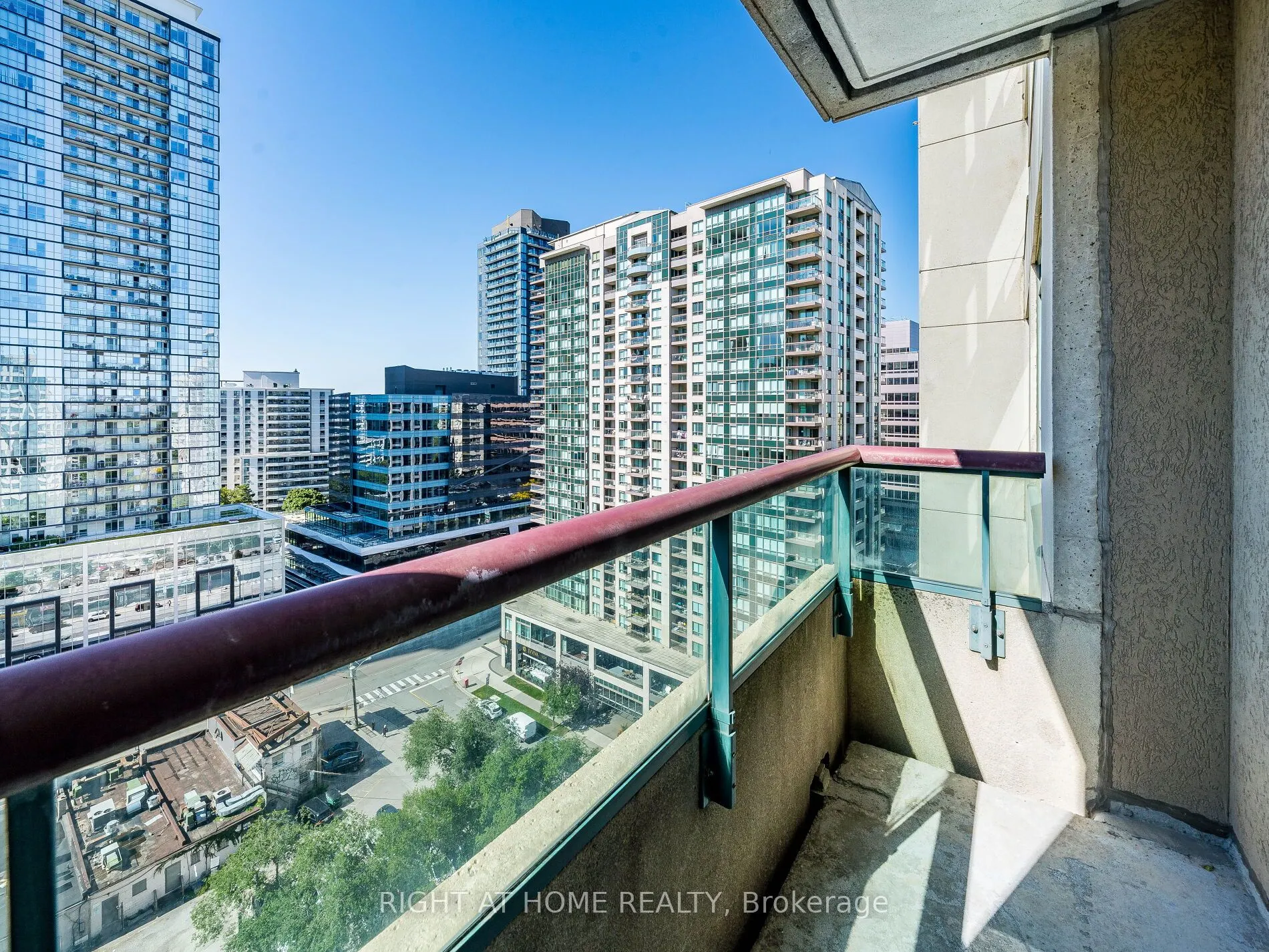 238 Doris Avenue, #2001