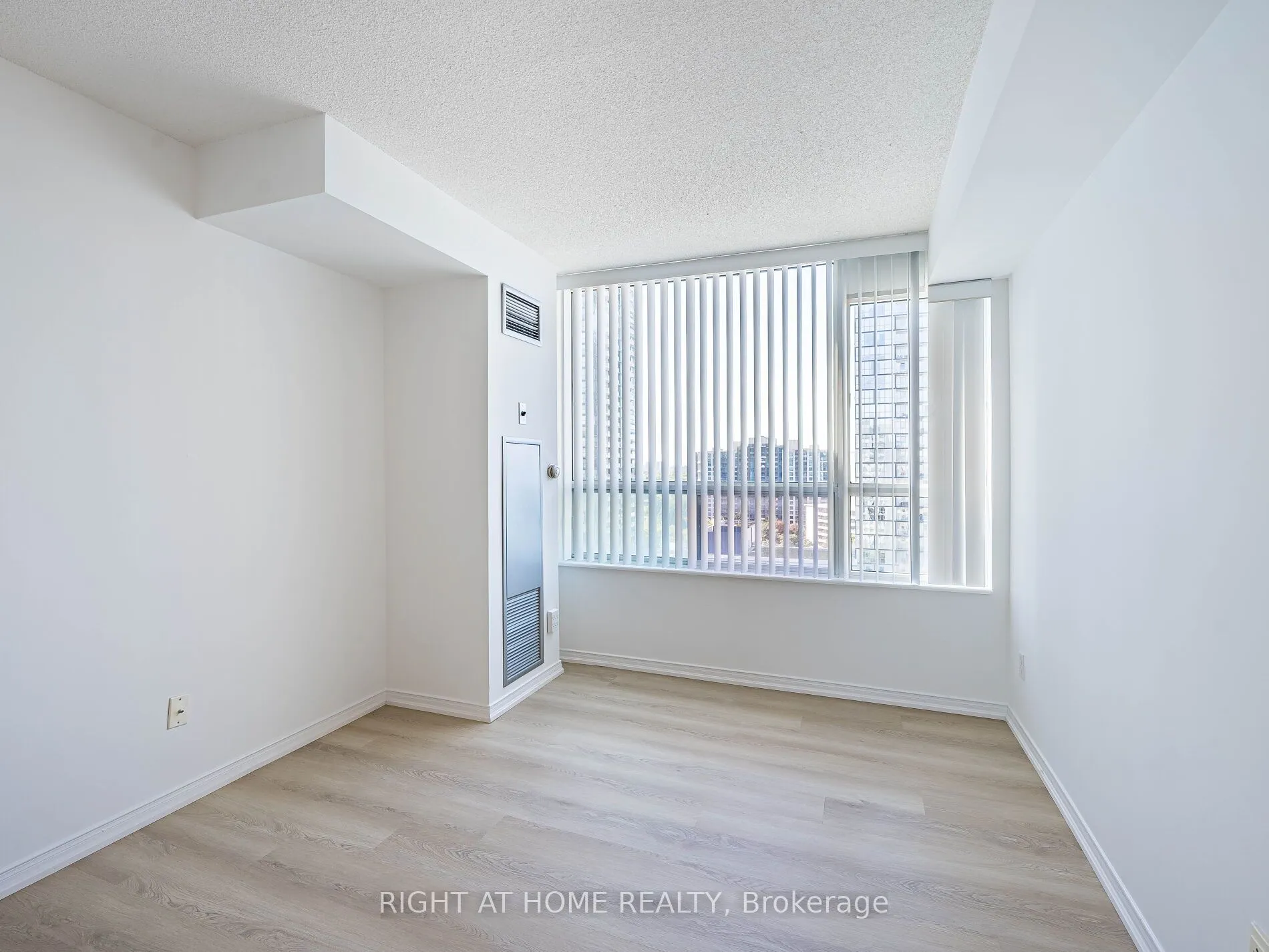 238 Doris Avenue, #2001