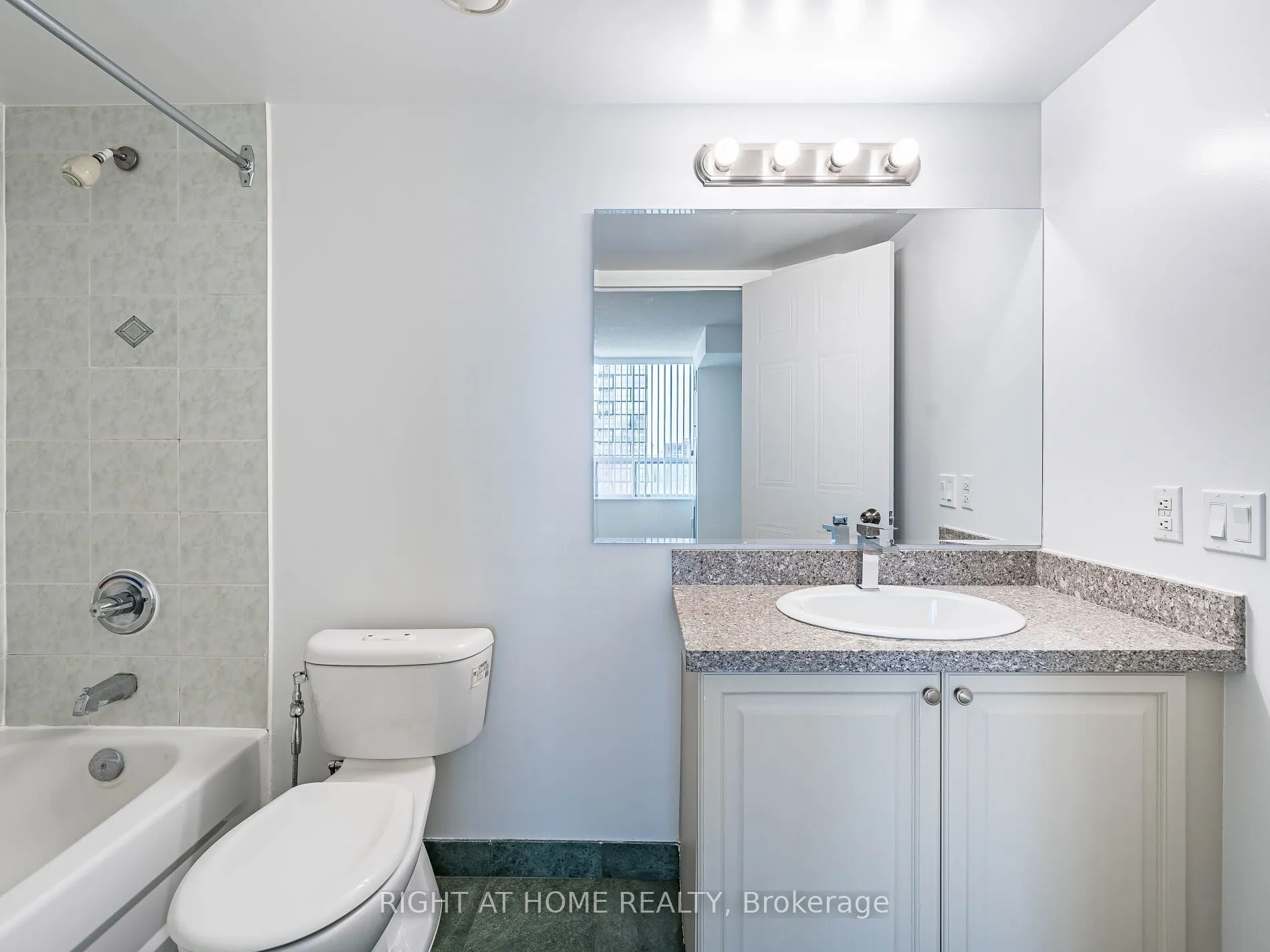 238 Doris Avenue, #2001