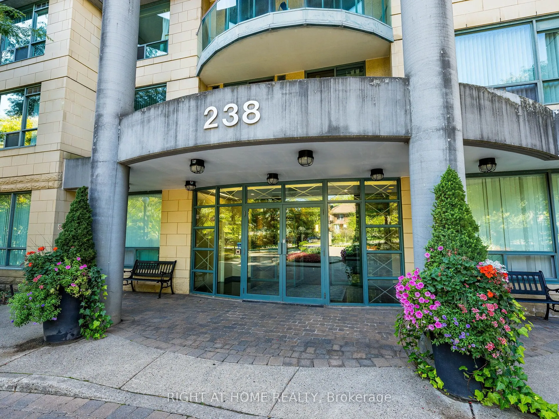 238 Doris Avenue, #2001