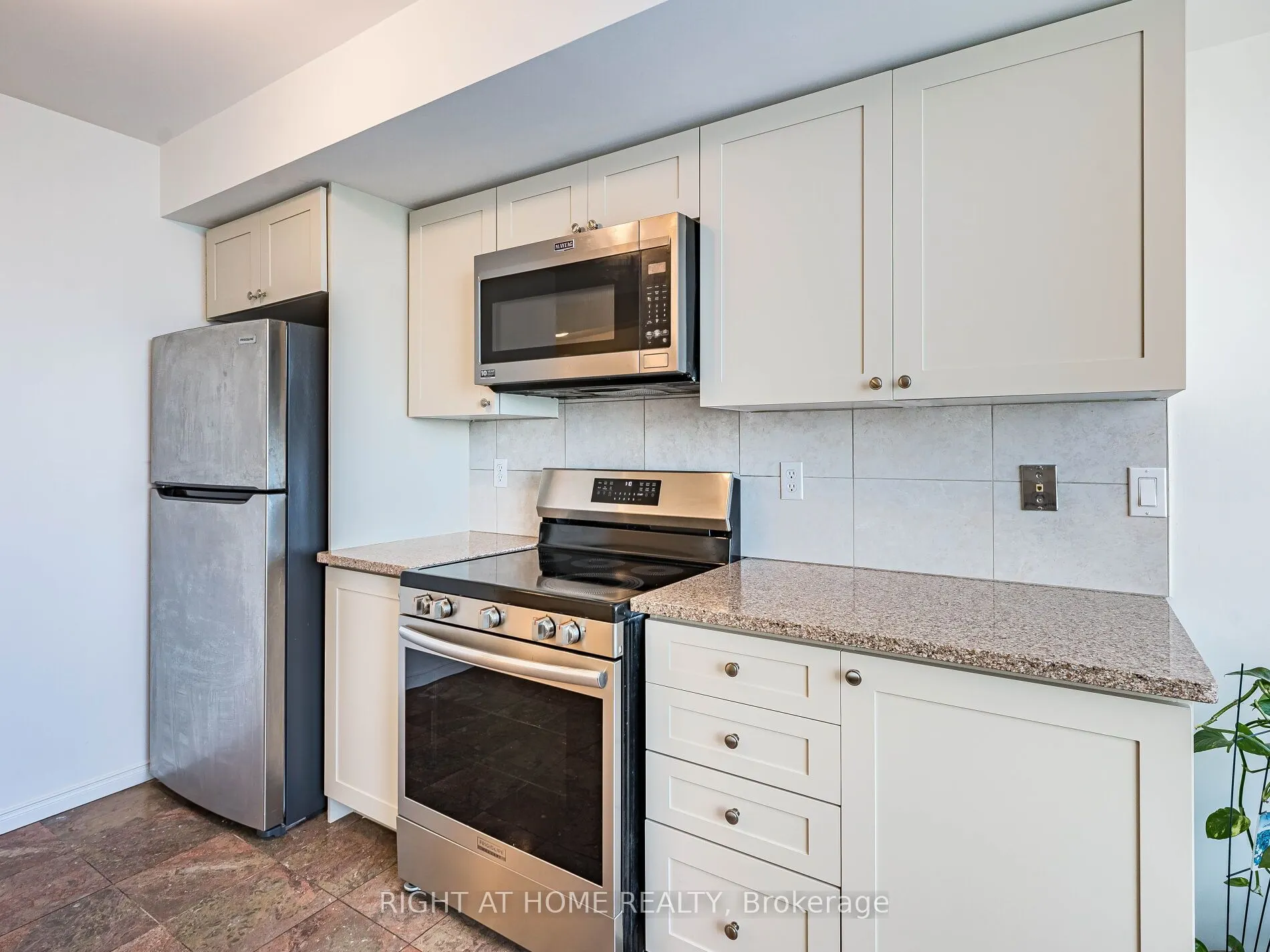 238 Doris Avenue, #2001