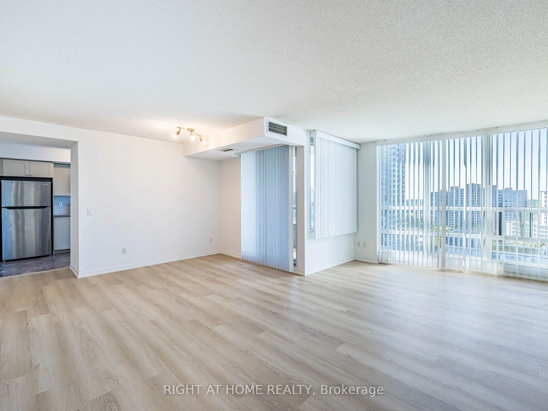 238 Doris Avenue, #2001