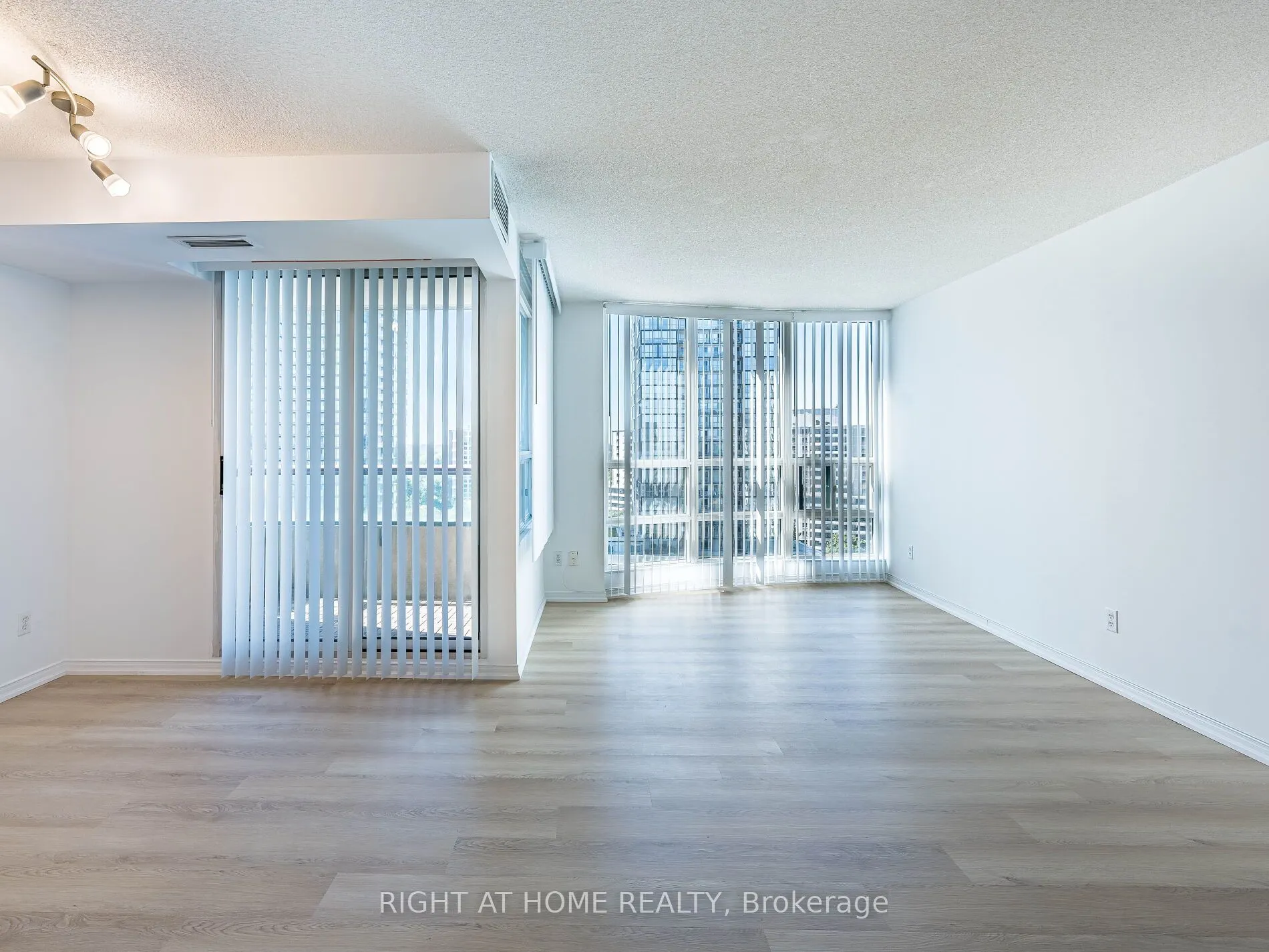 238 Doris Avenue, #2001