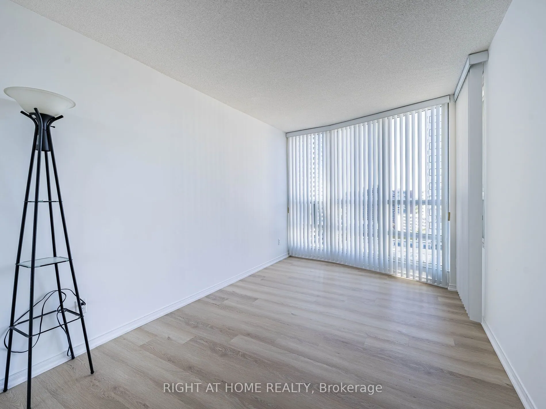 238 Doris Avenue, #2001