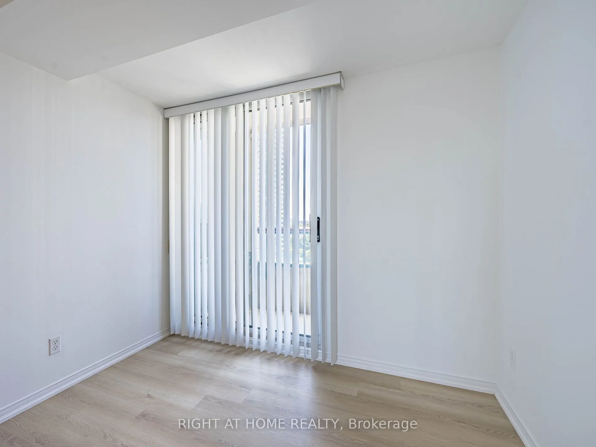 238 Doris Avenue, #2001