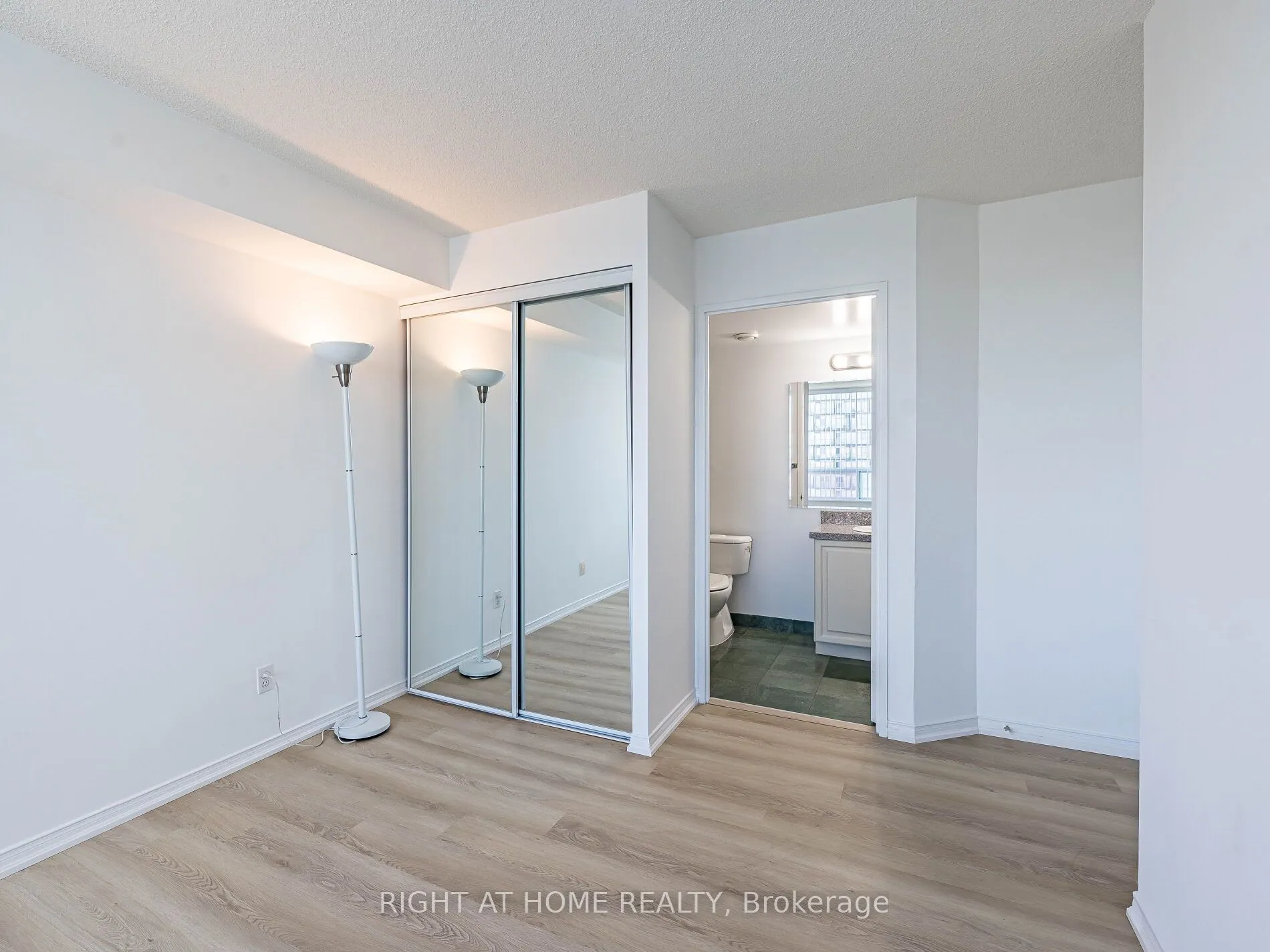 238 Doris Avenue, #2001