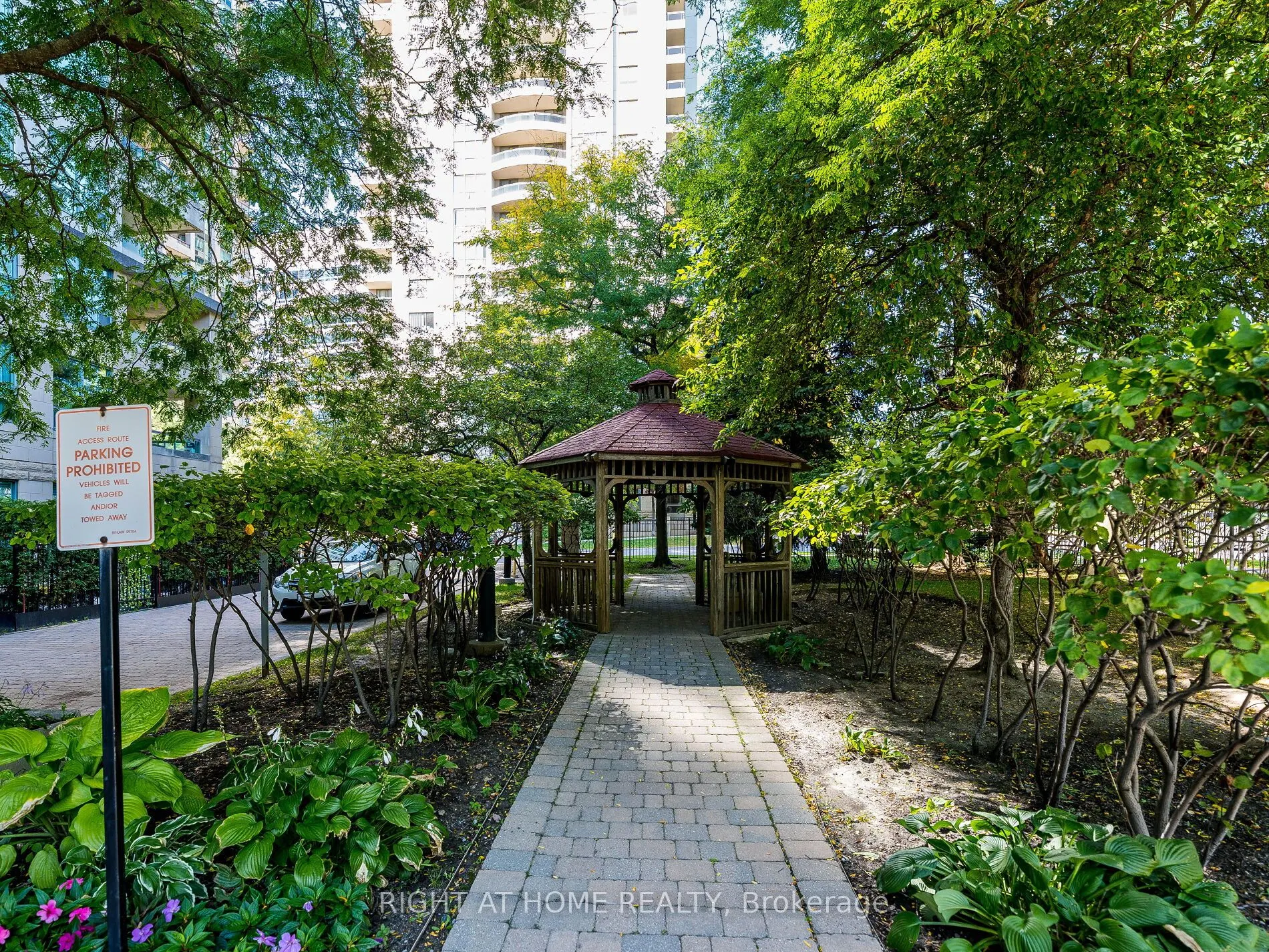 238 Doris Avenue, #2001