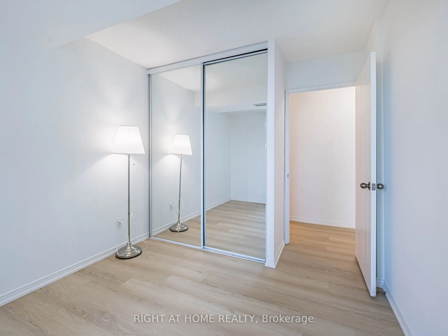 238 Doris Avenue, #2001