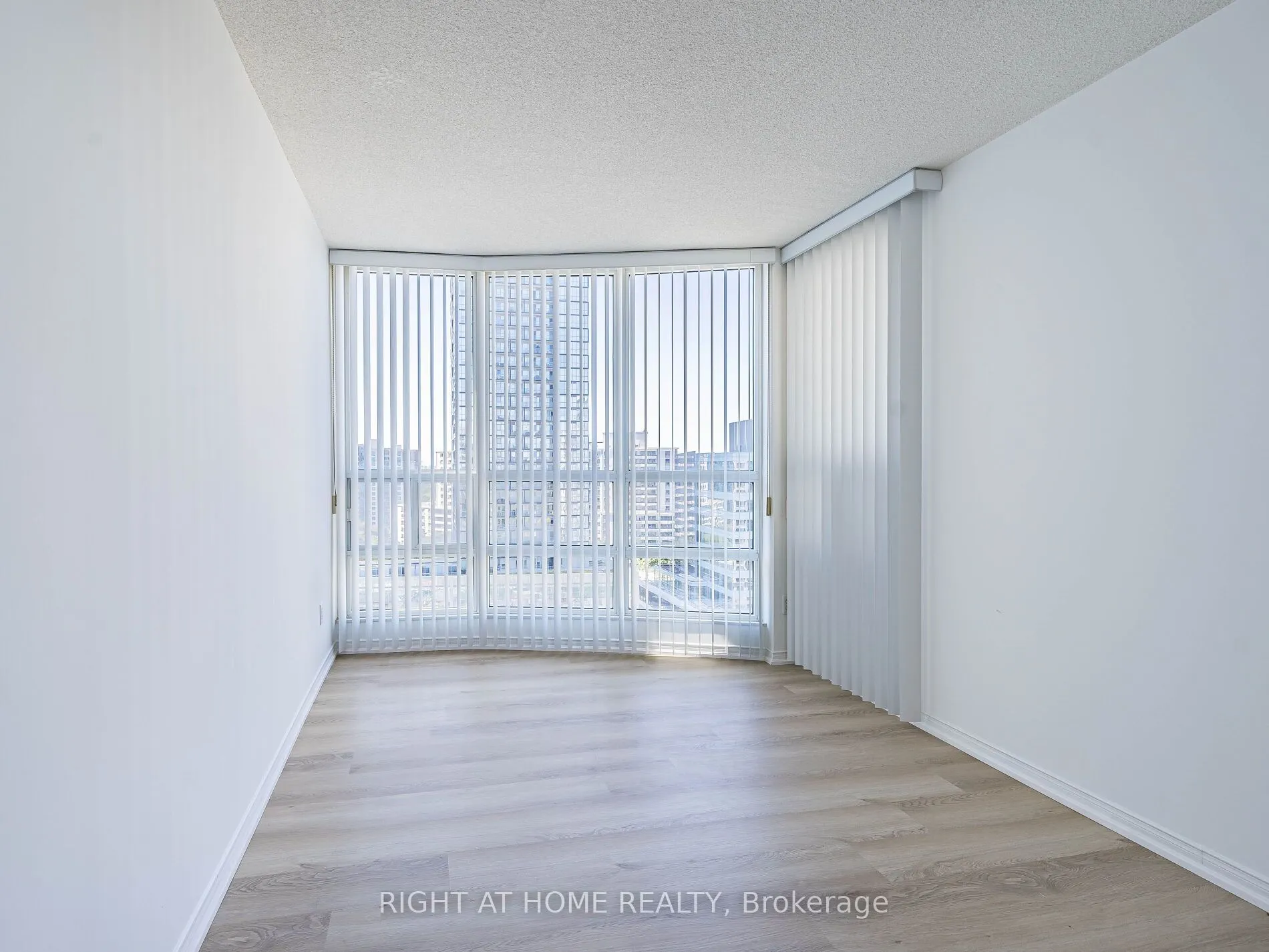 238 Doris Avenue, #2001