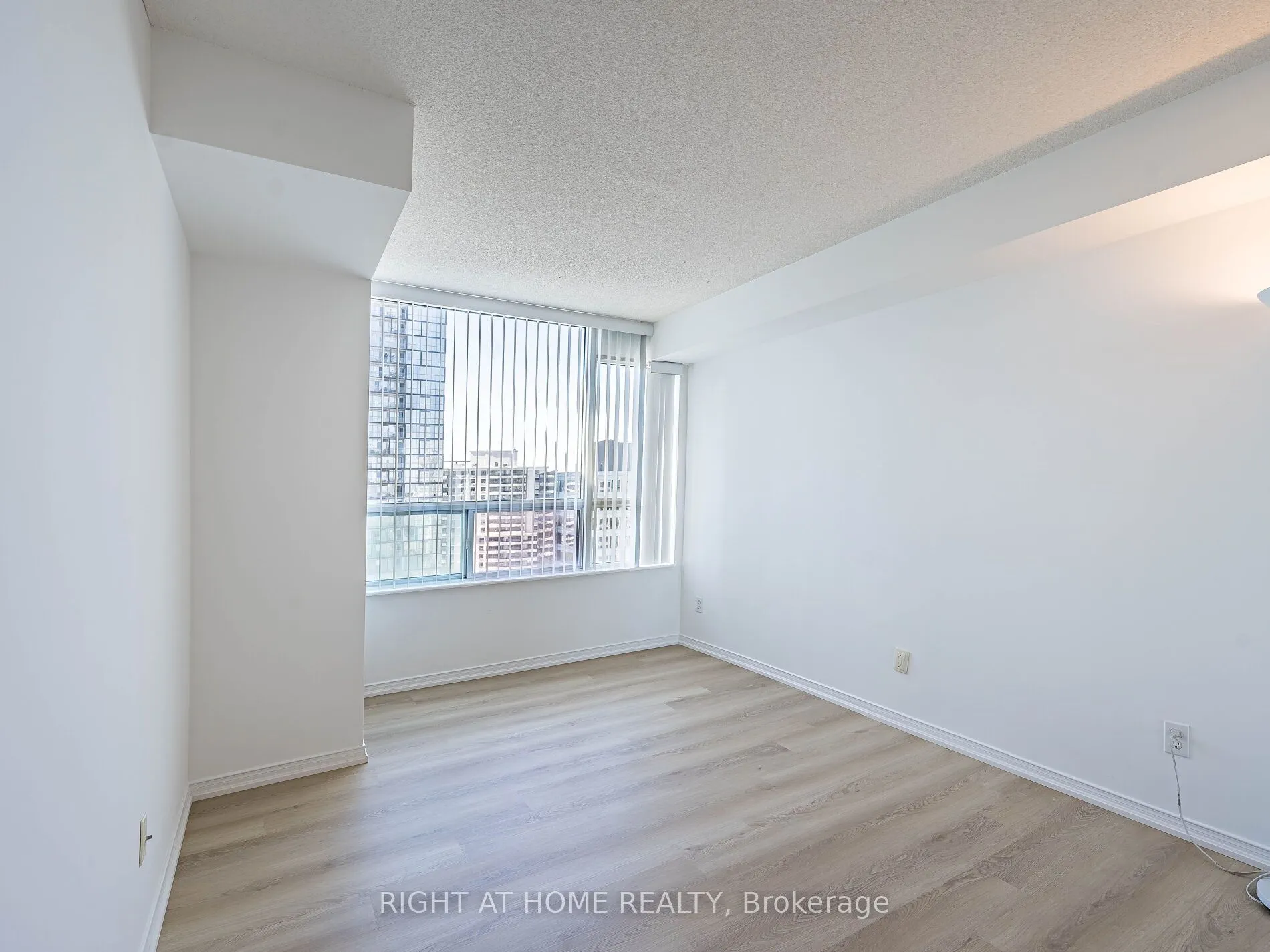 238 Doris Avenue, #2001