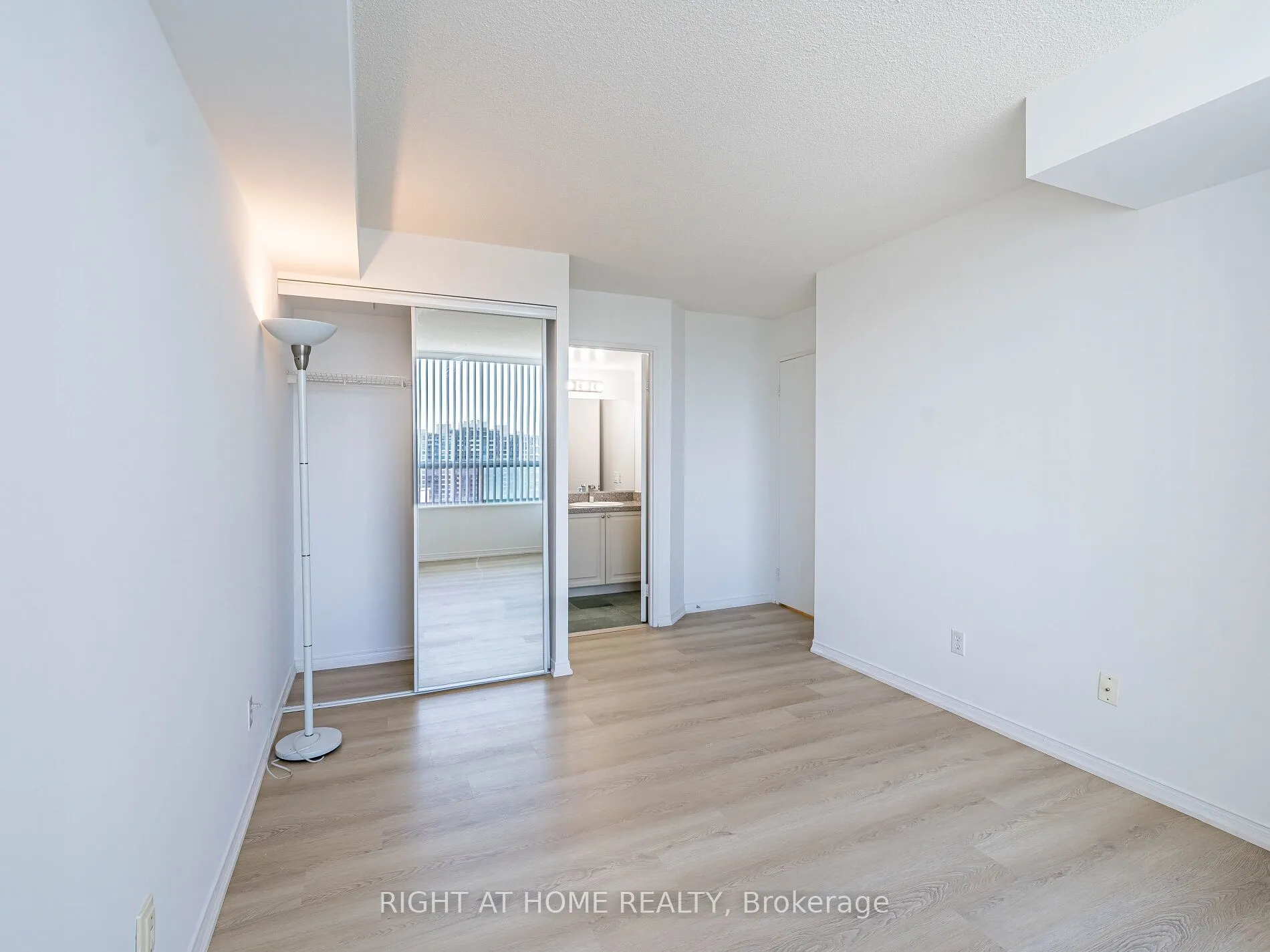 238 Doris Avenue, #2001