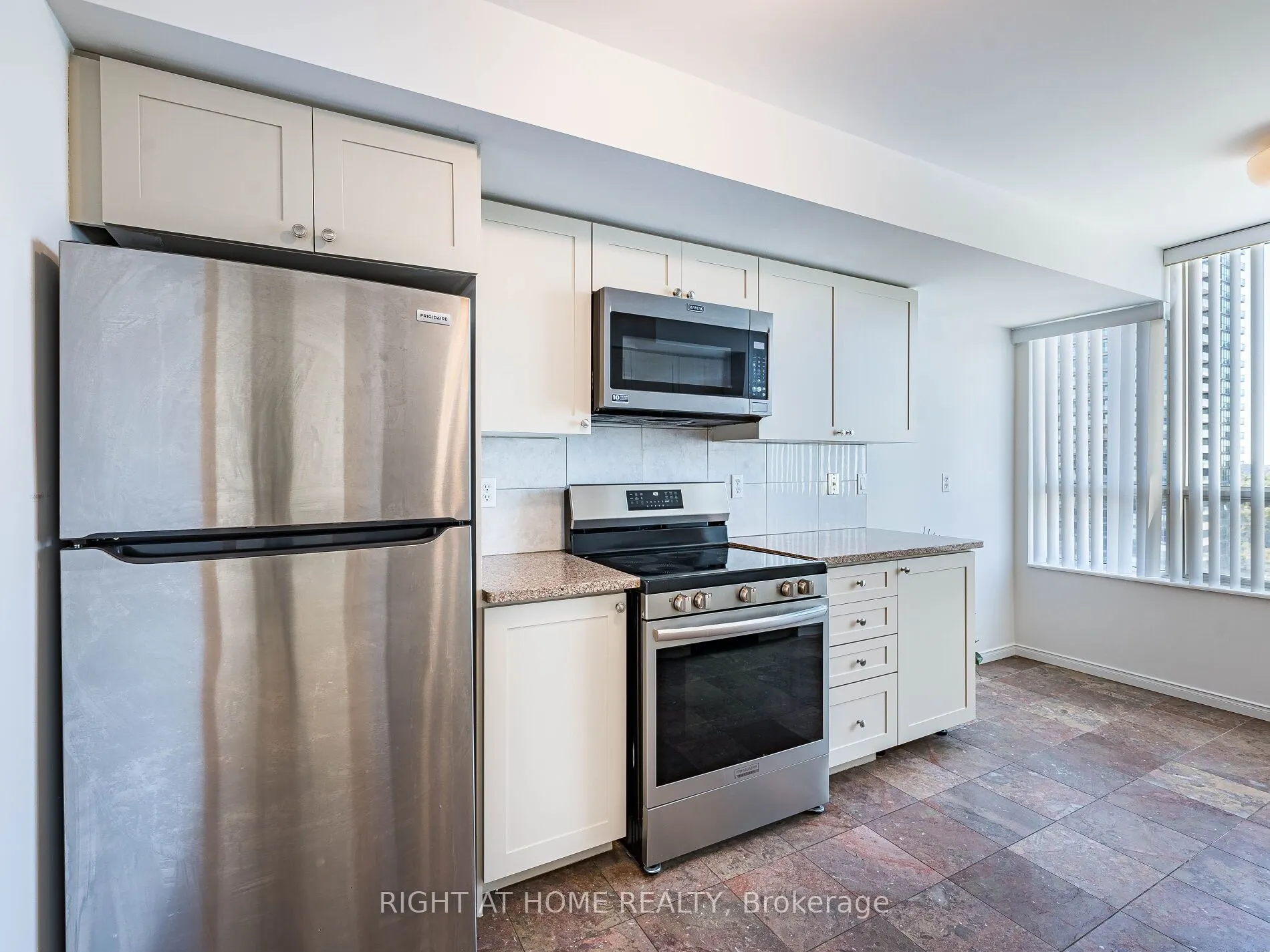 238 Doris Avenue, #2001