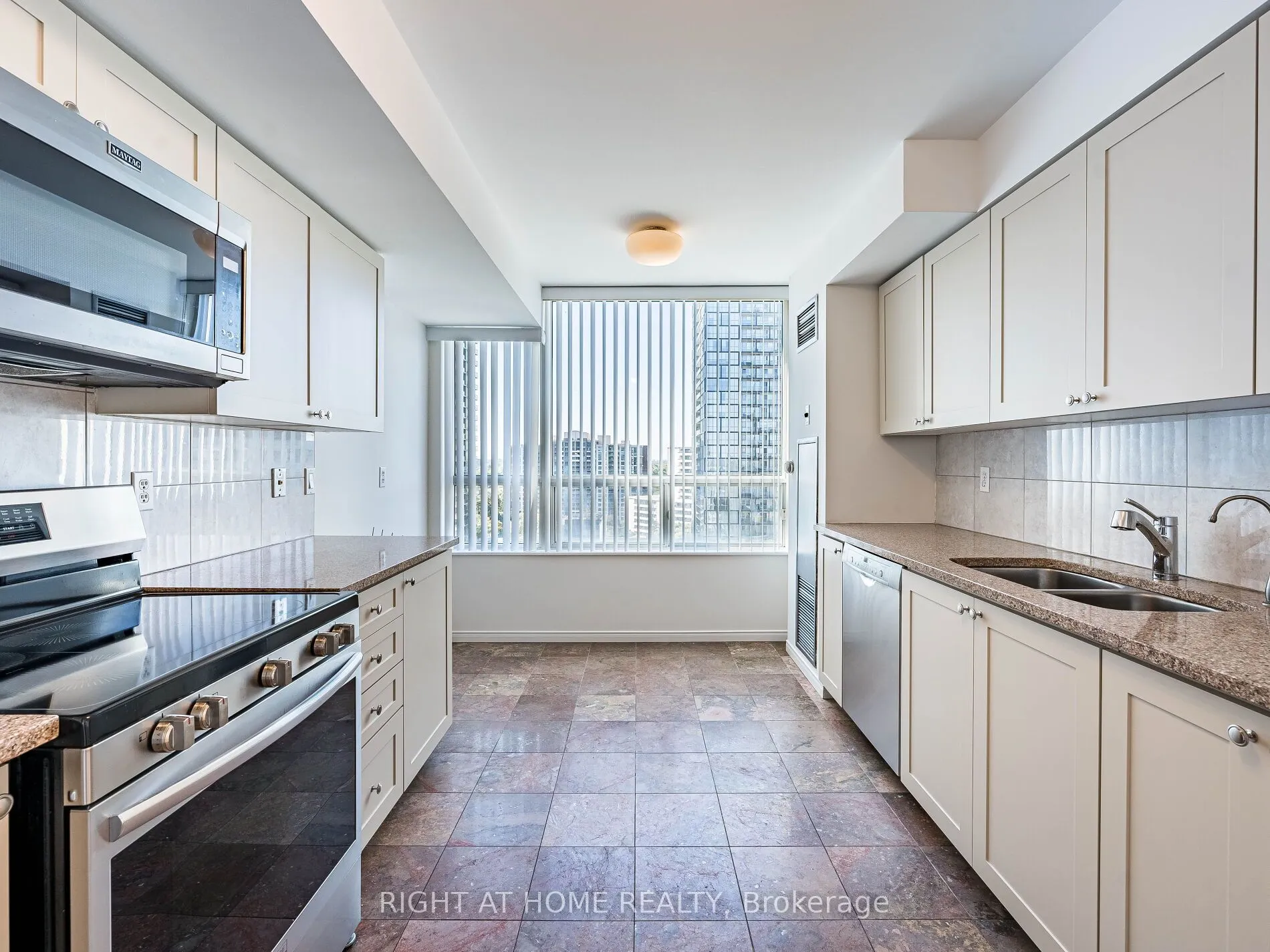 238 Doris Avenue, #2001