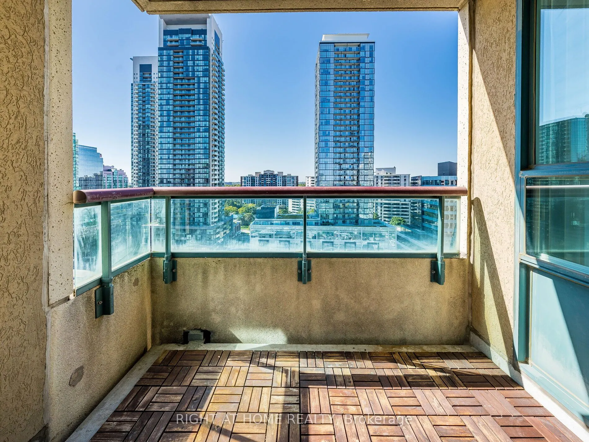 238 Doris Avenue, #2001