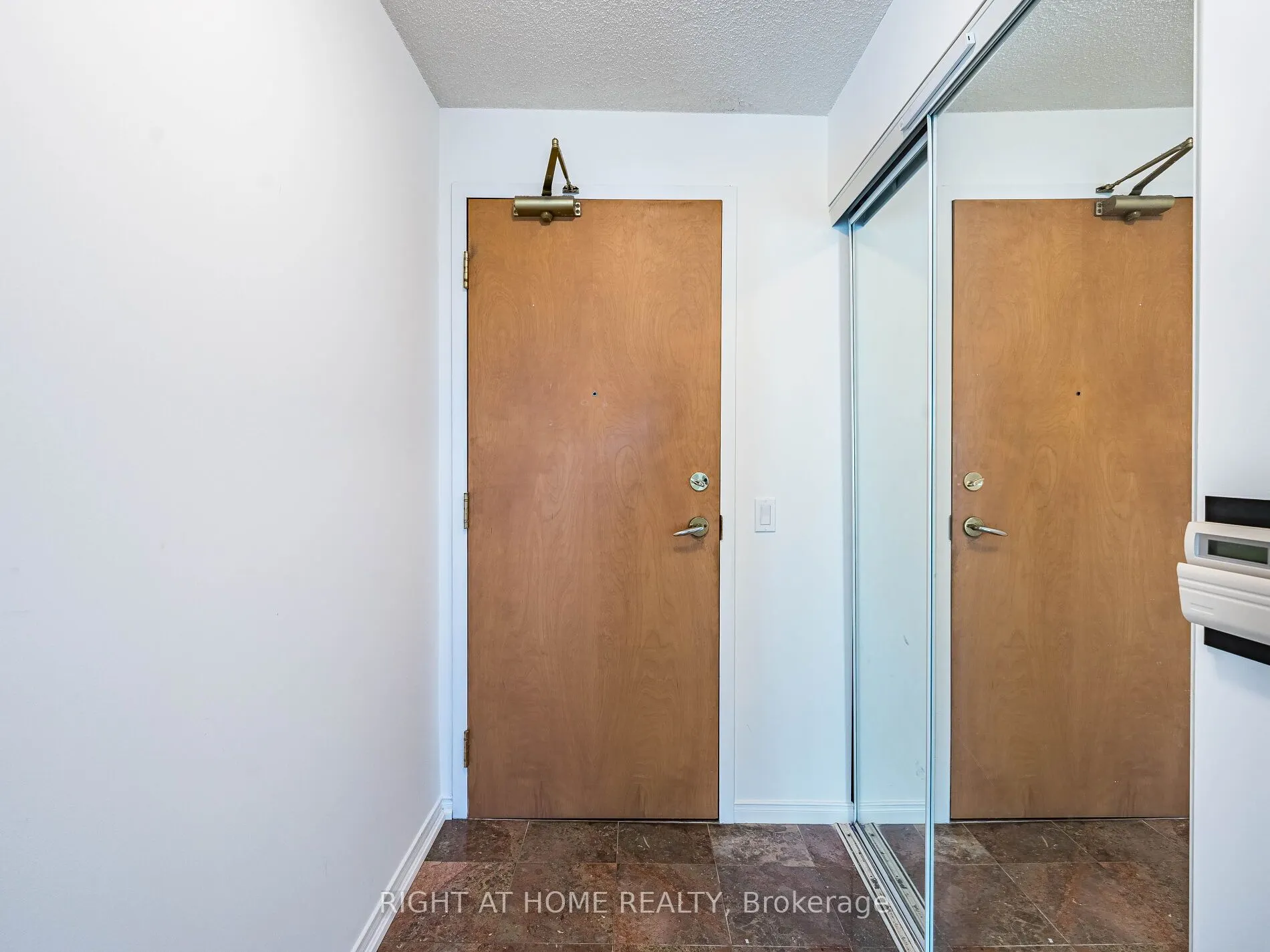 238 Doris Avenue, #2001