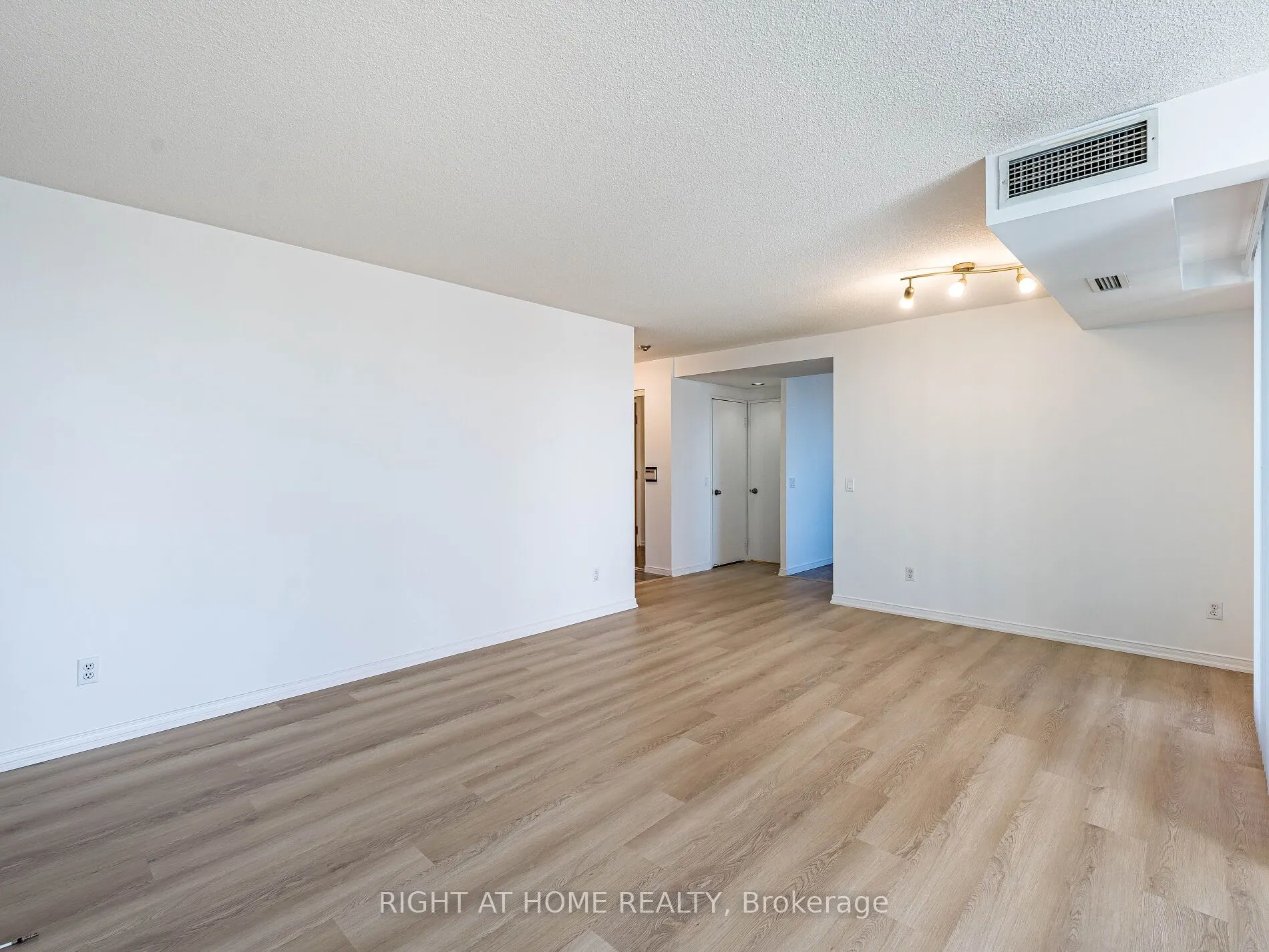 238 Doris Avenue, #2001