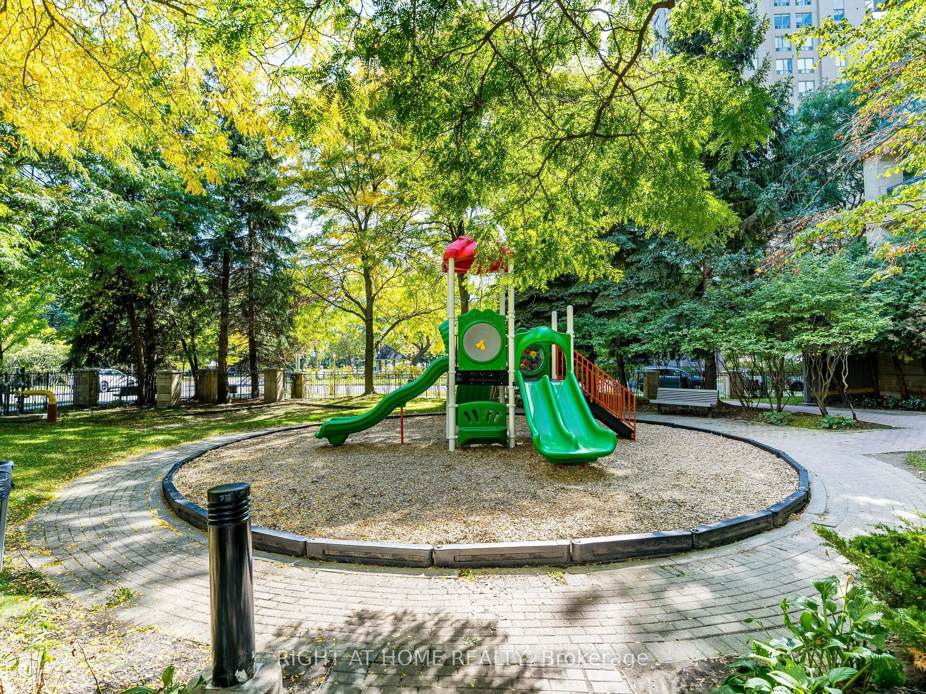 238 Doris Avenue, #2001