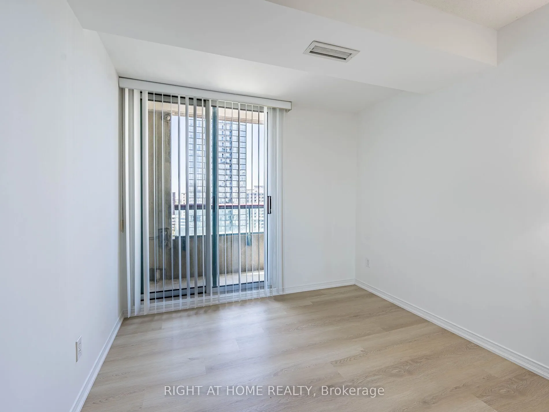 238 Doris Avenue, #2001