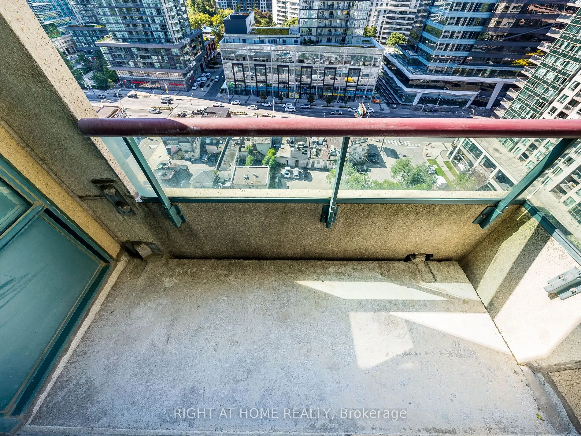 238 Doris Avenue, #2001