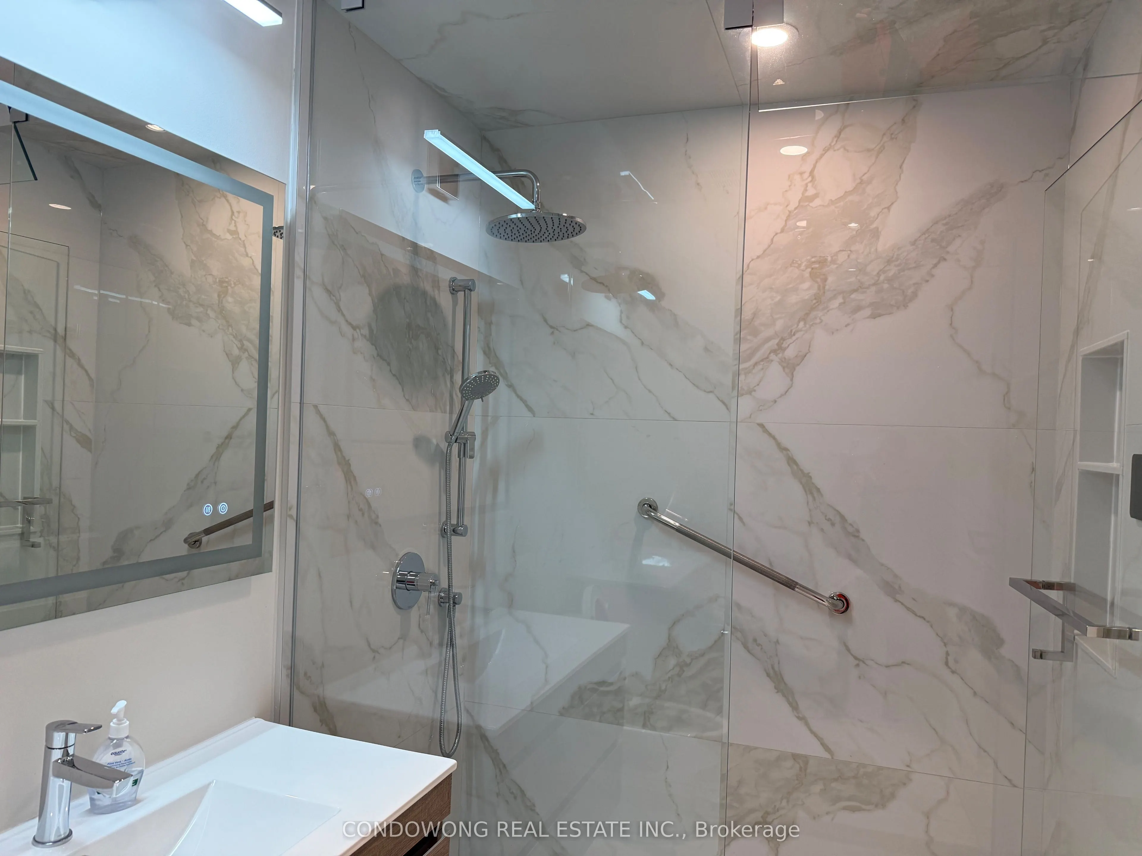 25 Scrivener Sq Square, #906