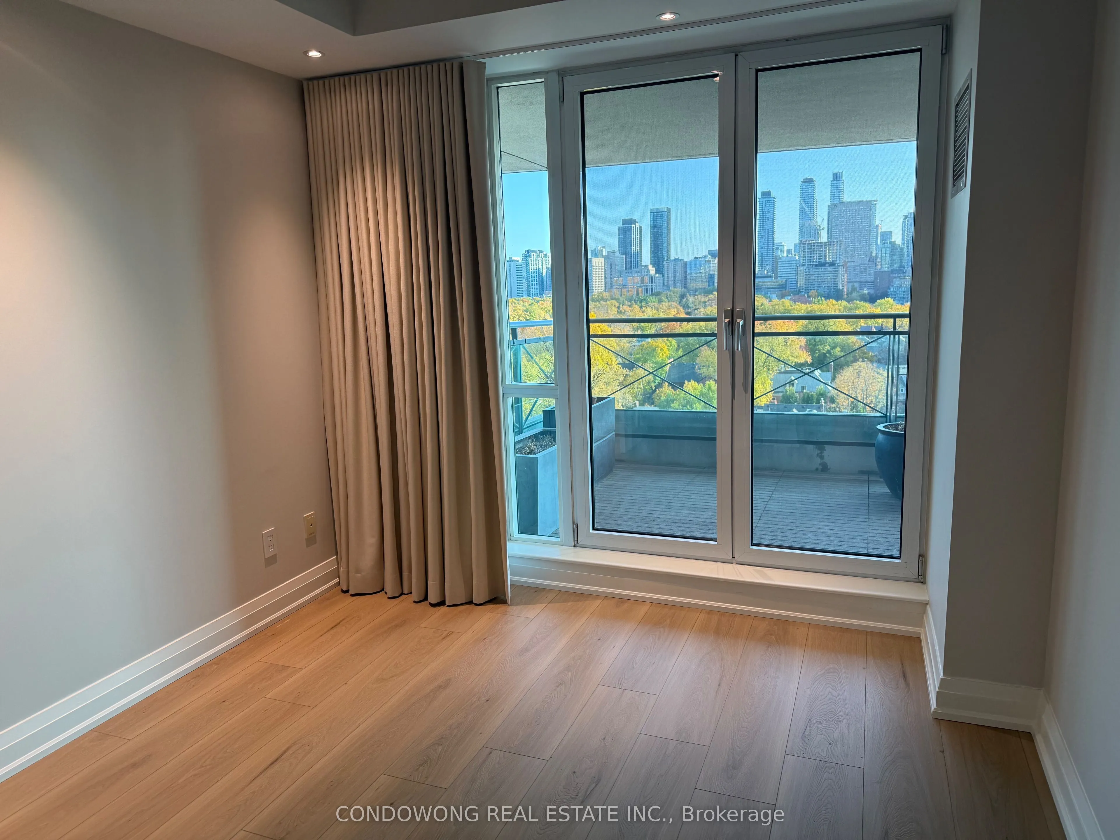 25 Scrivener Sq Square, #906