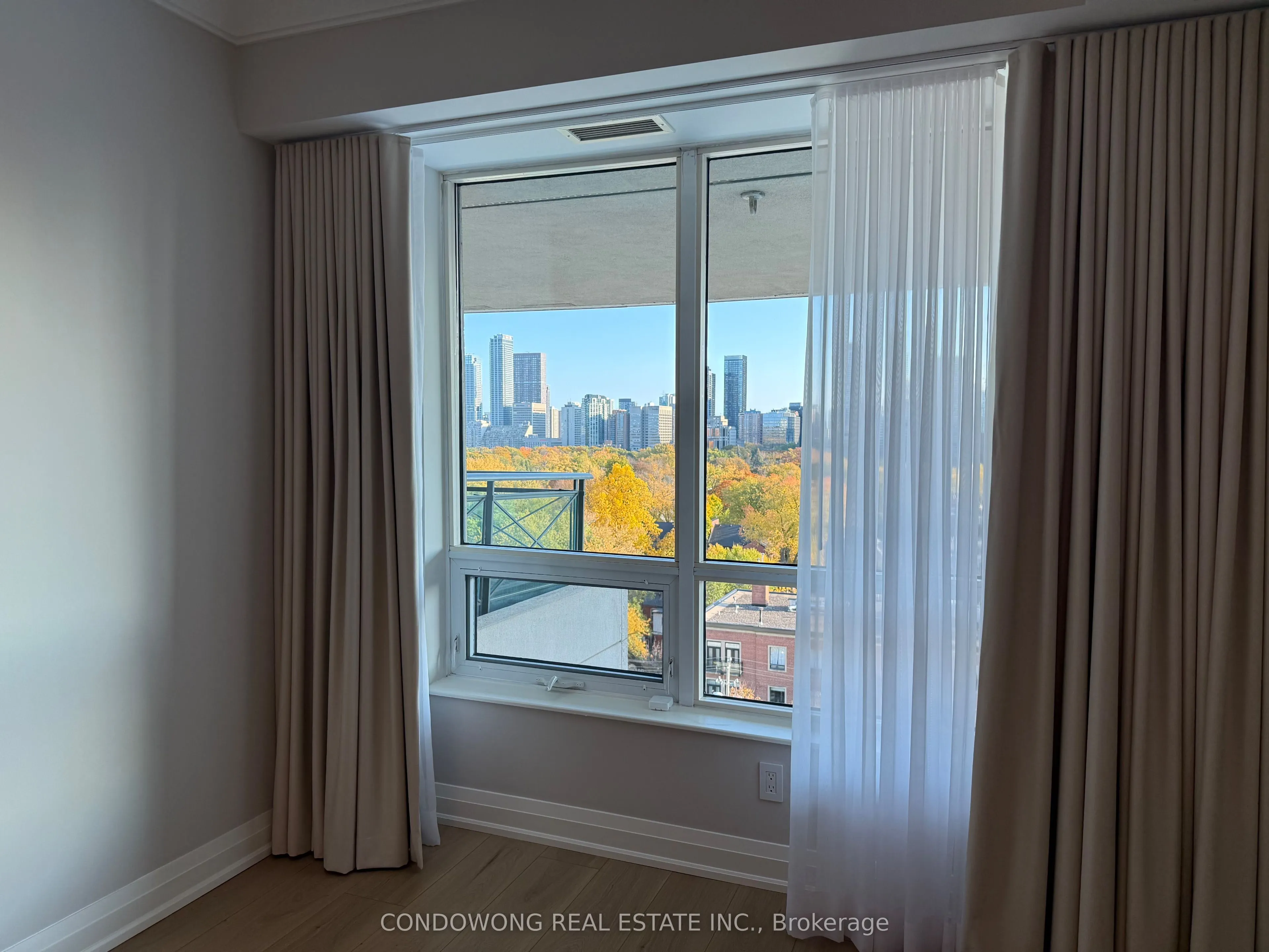 25 Scrivener Sq Square, #906