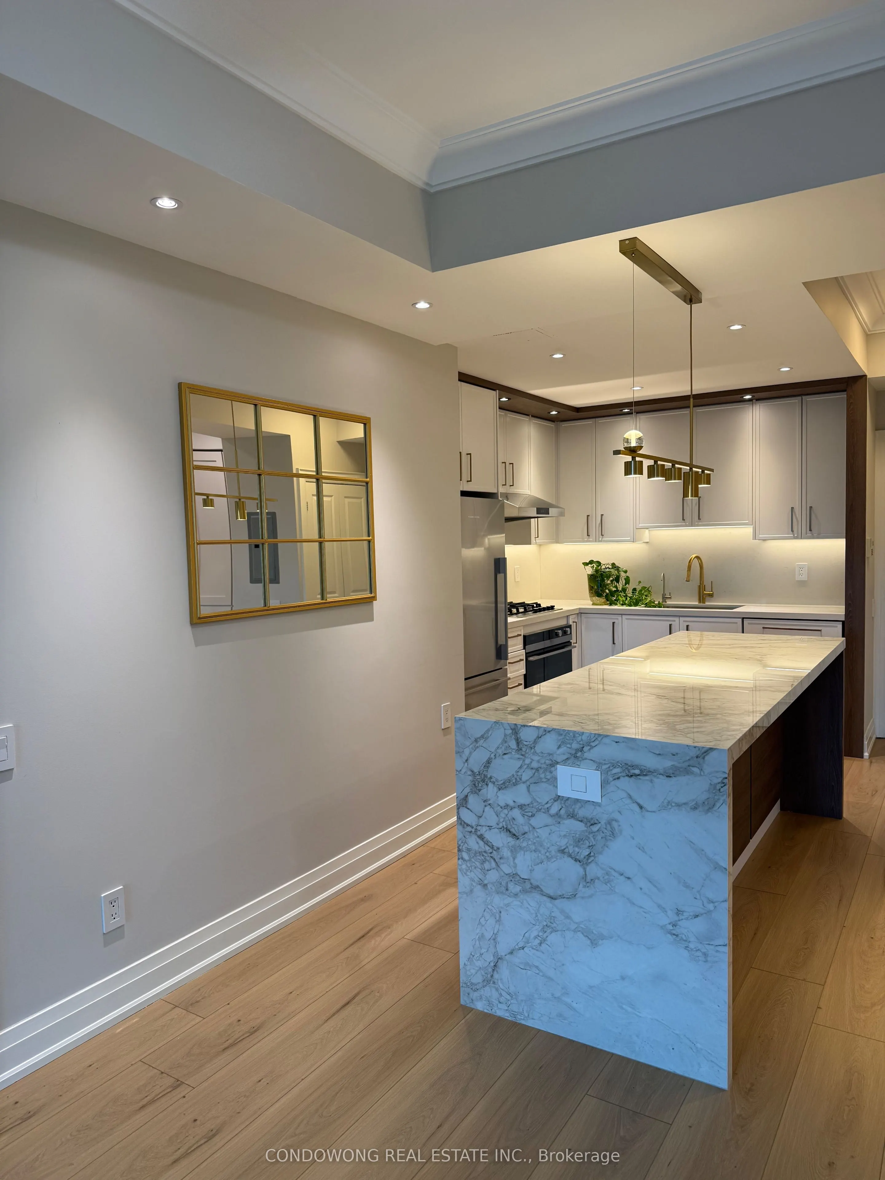 25 Scrivener Sq Square, #906