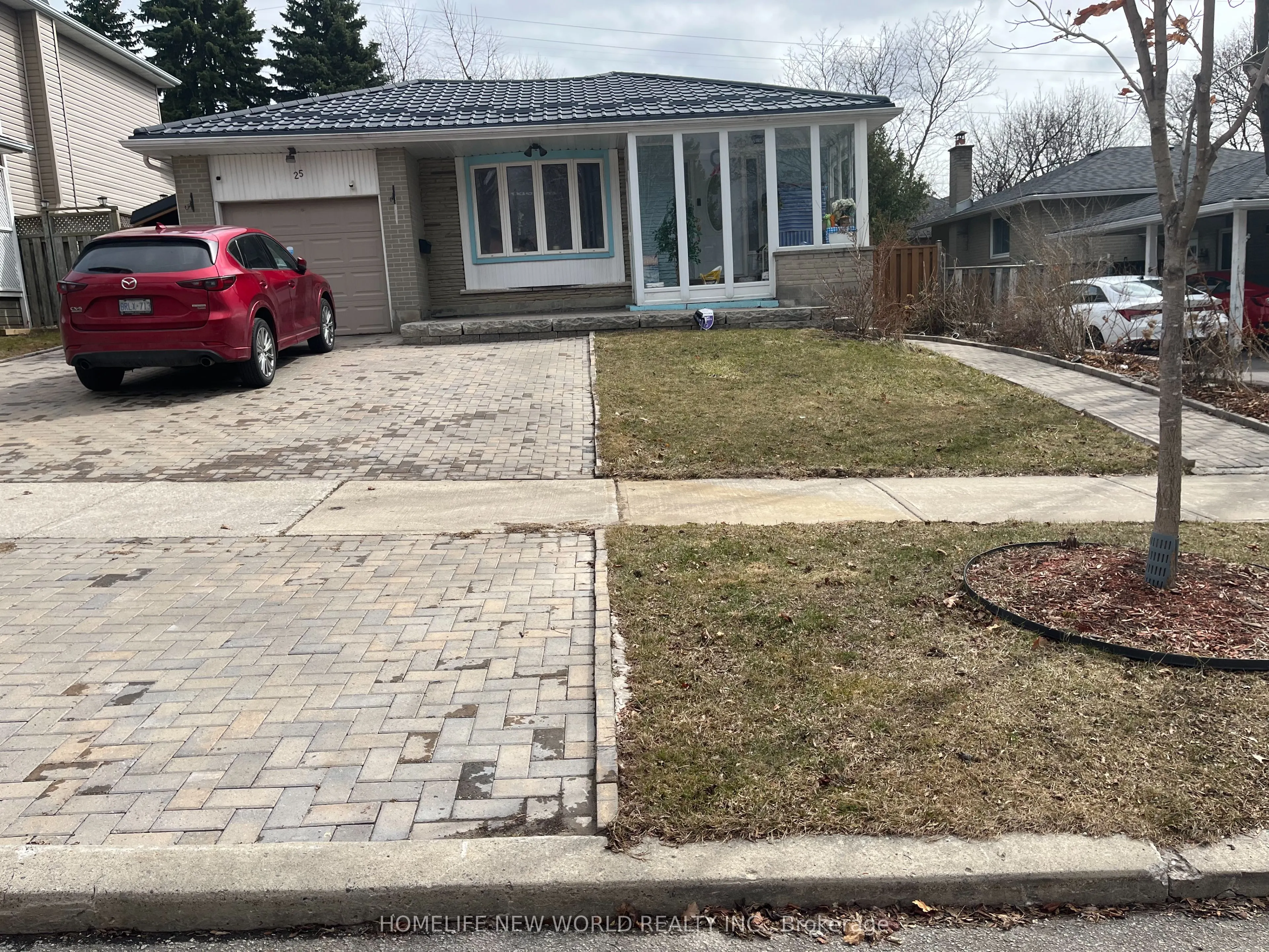 25 Tristan Crescent S, #basement