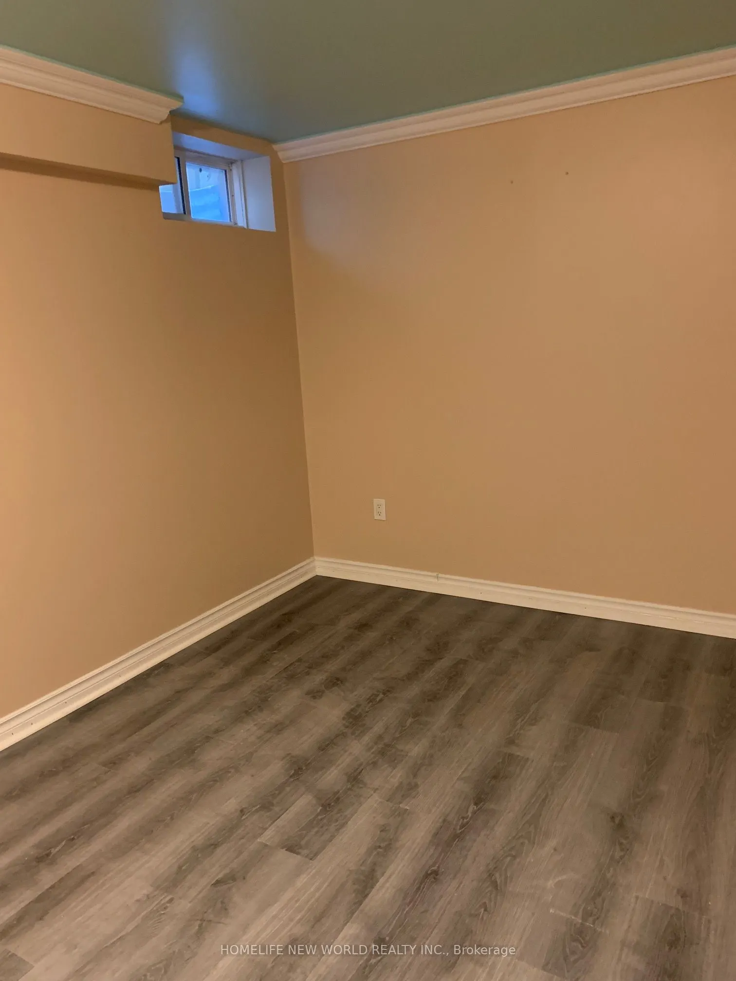 25 Tristan Crescent S, #basement