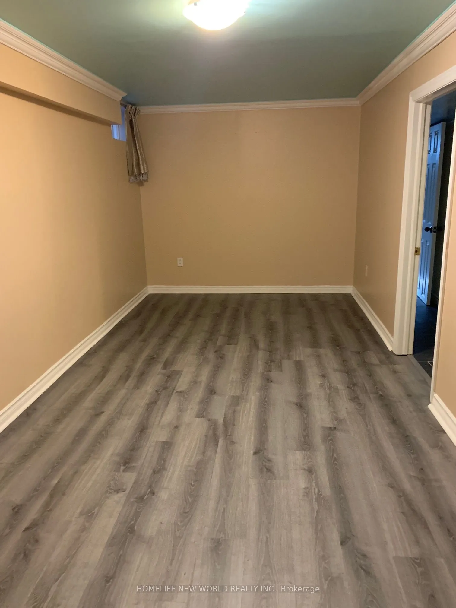 25 Tristan Crescent S, #basement