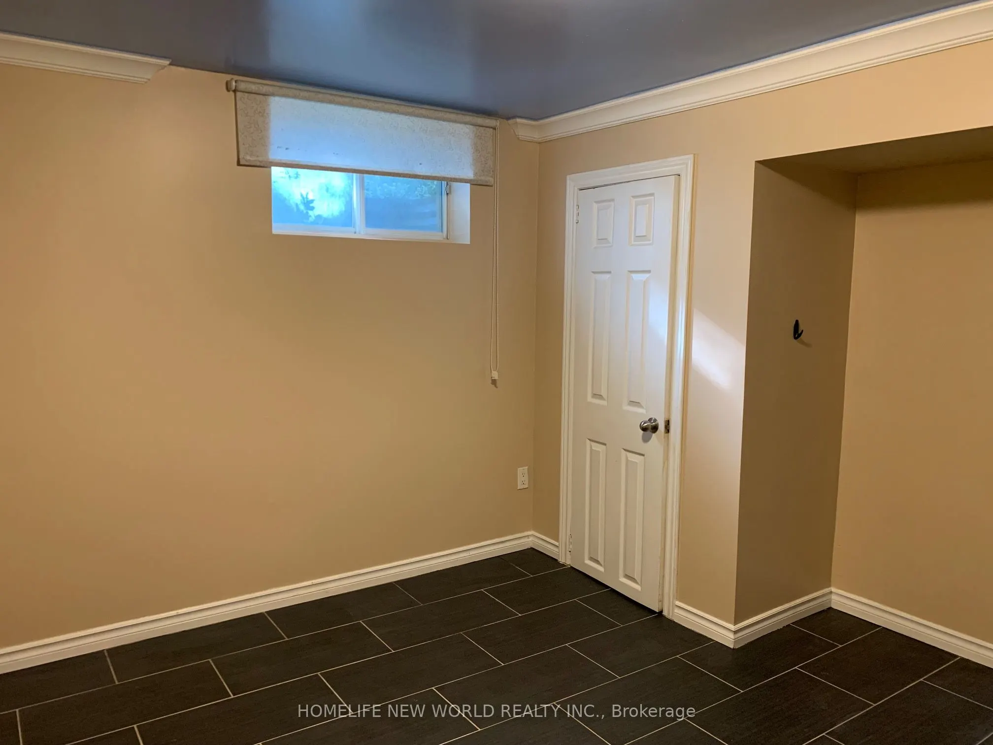 25 Tristan Crescent S, #basement