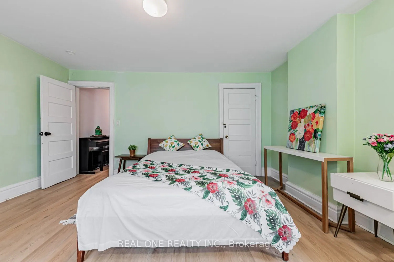 97 Lippincott Street