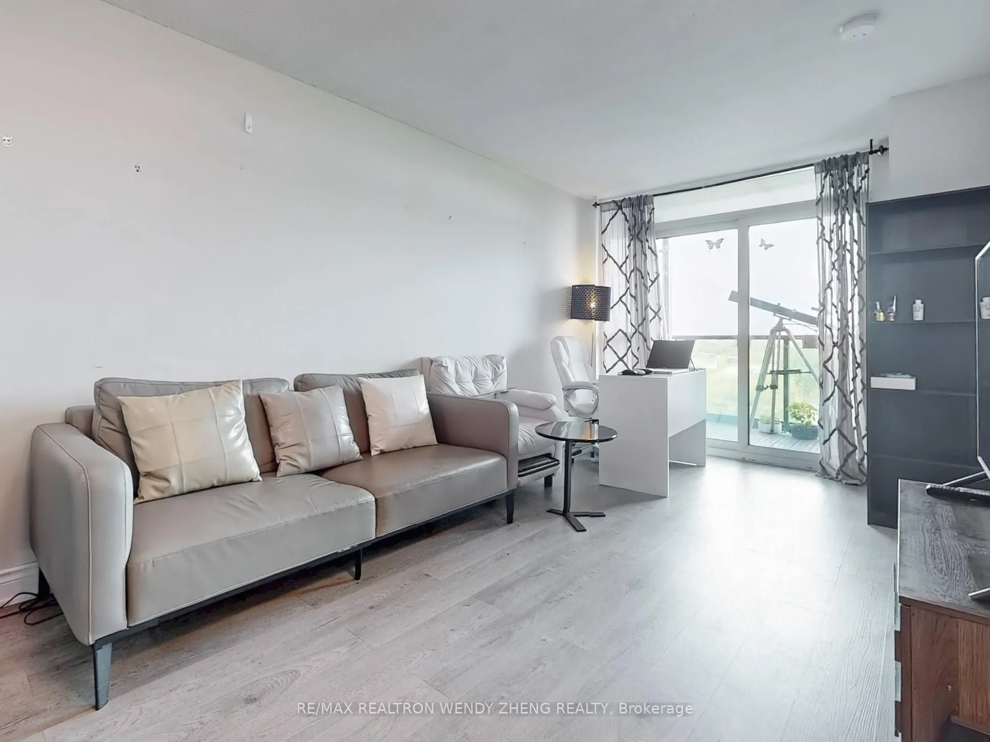 15 Greenview Avenue, #910