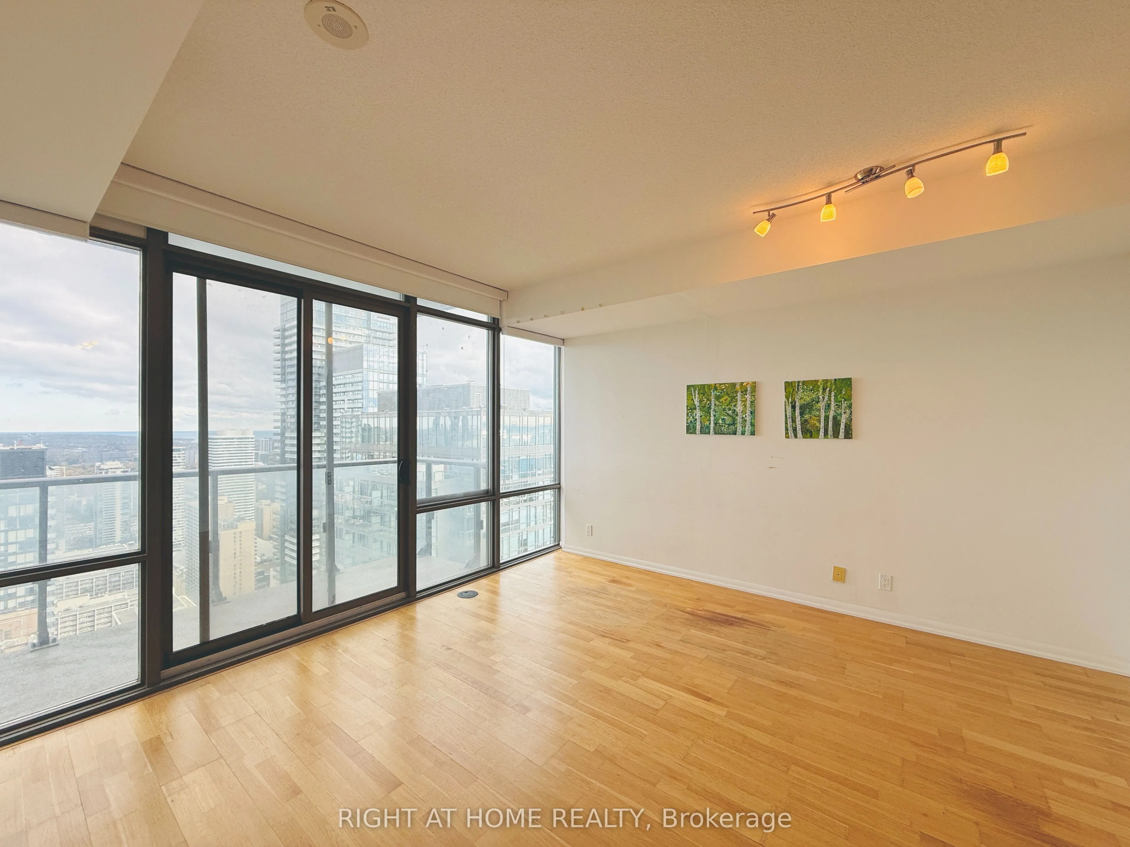 832 Bay Street, #4506