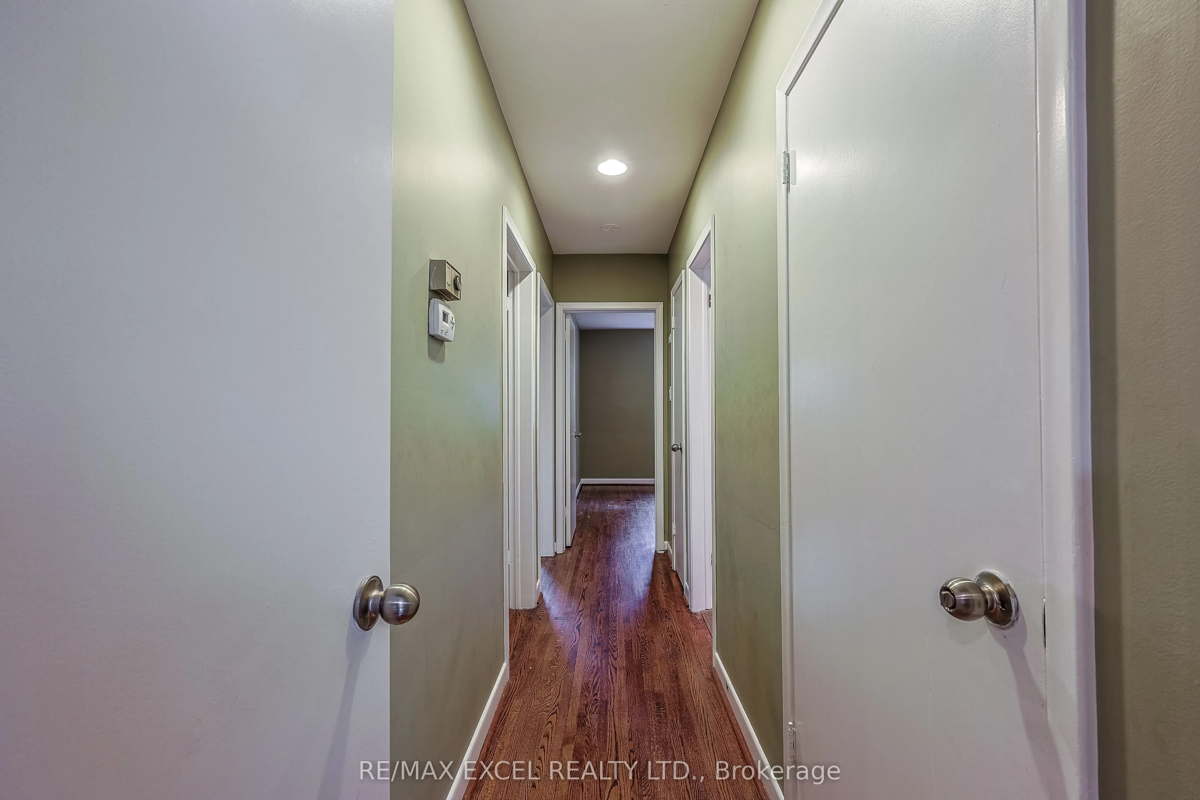 241 Burnett Avenue W, #Main fl