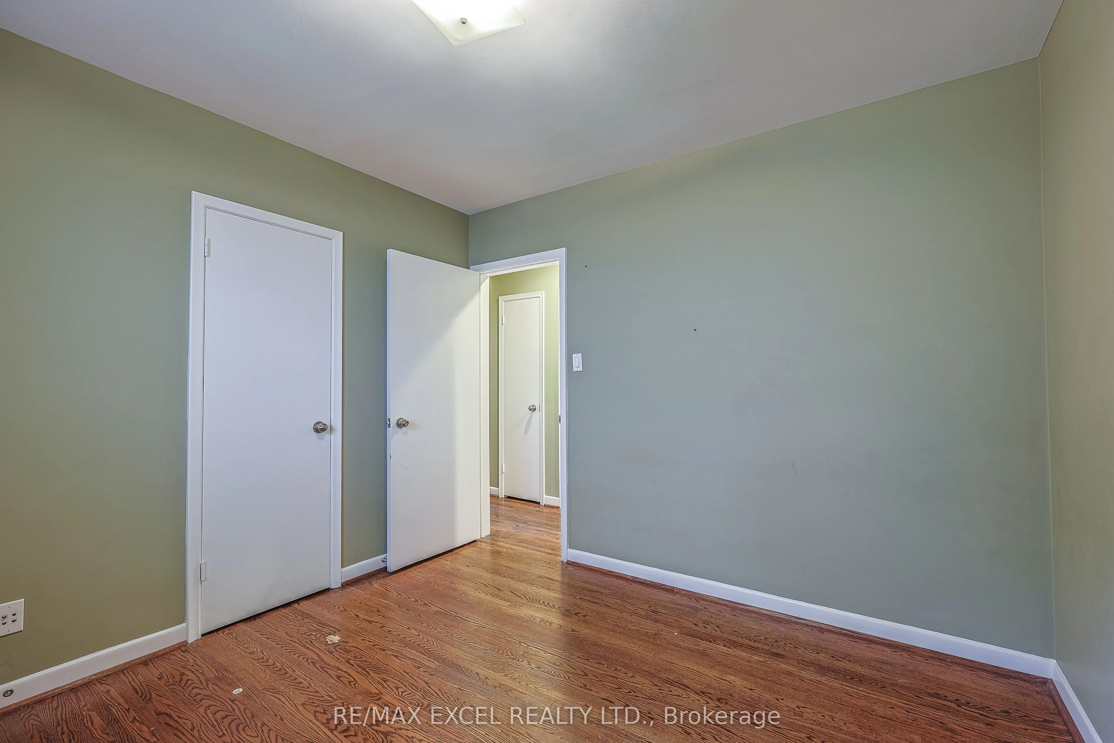 241 Burnett Avenue W, #Main fl