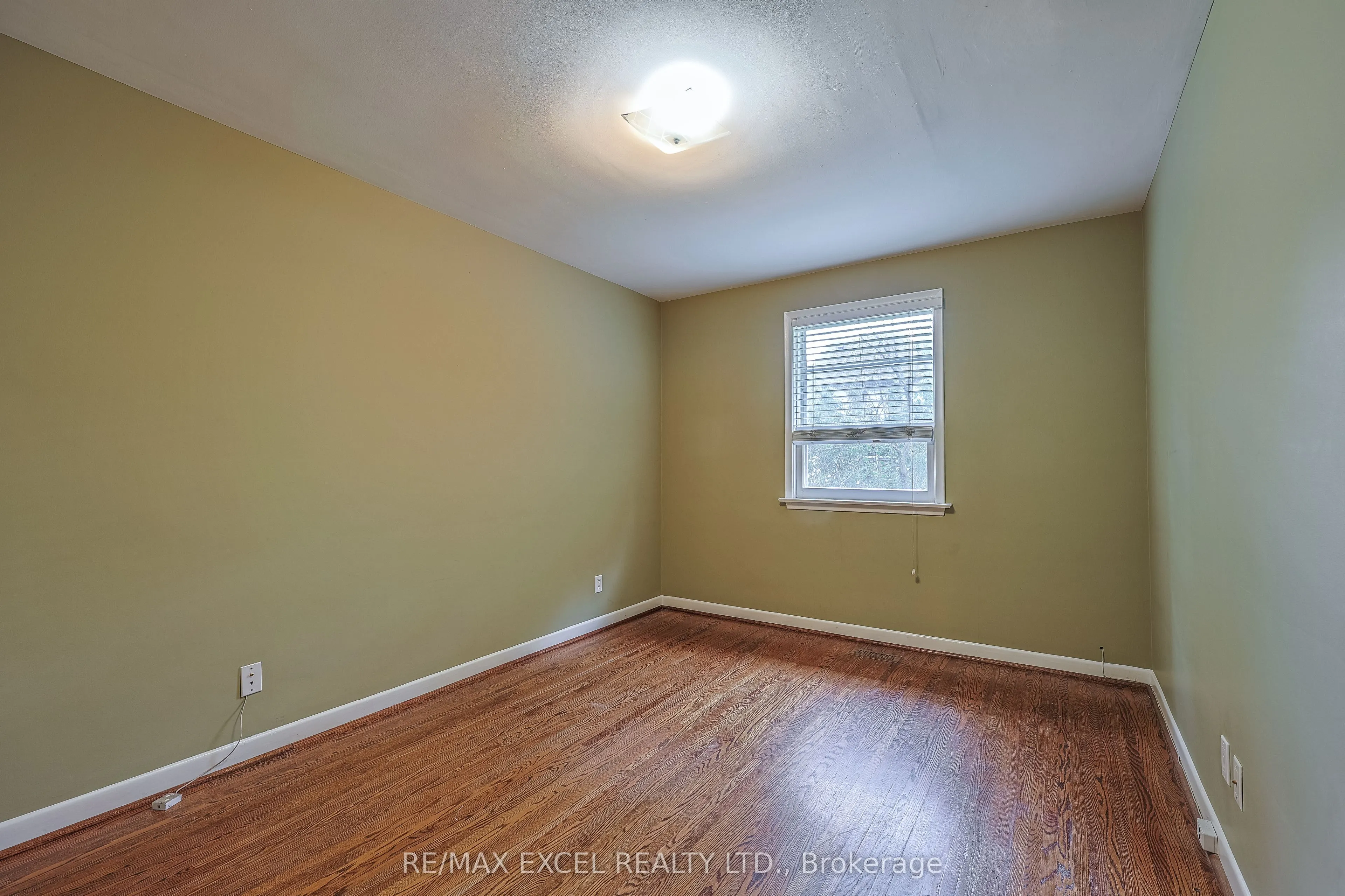 241 Burnett Avenue W, #Main fl