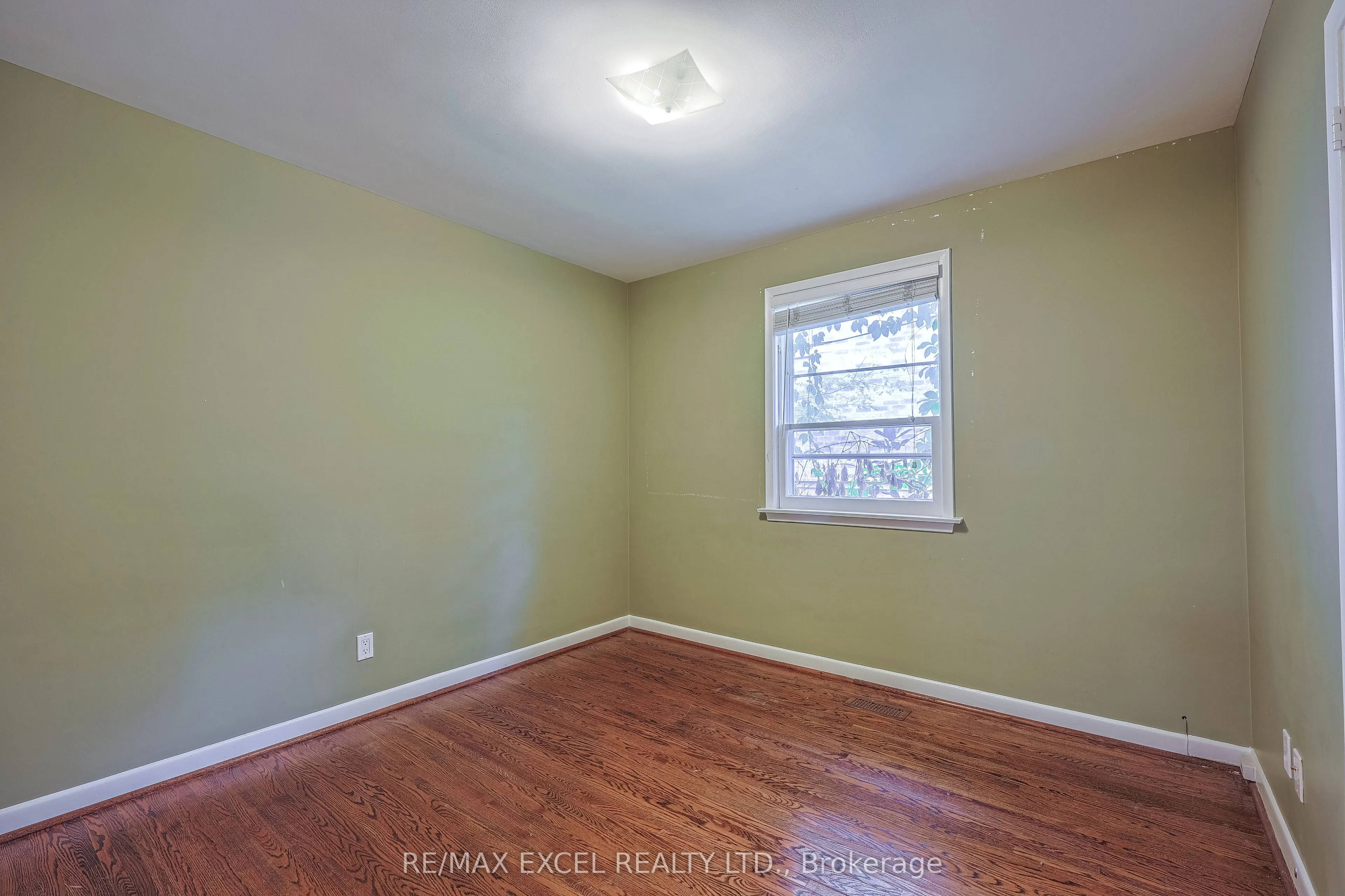 241 Burnett Avenue W, #Main fl