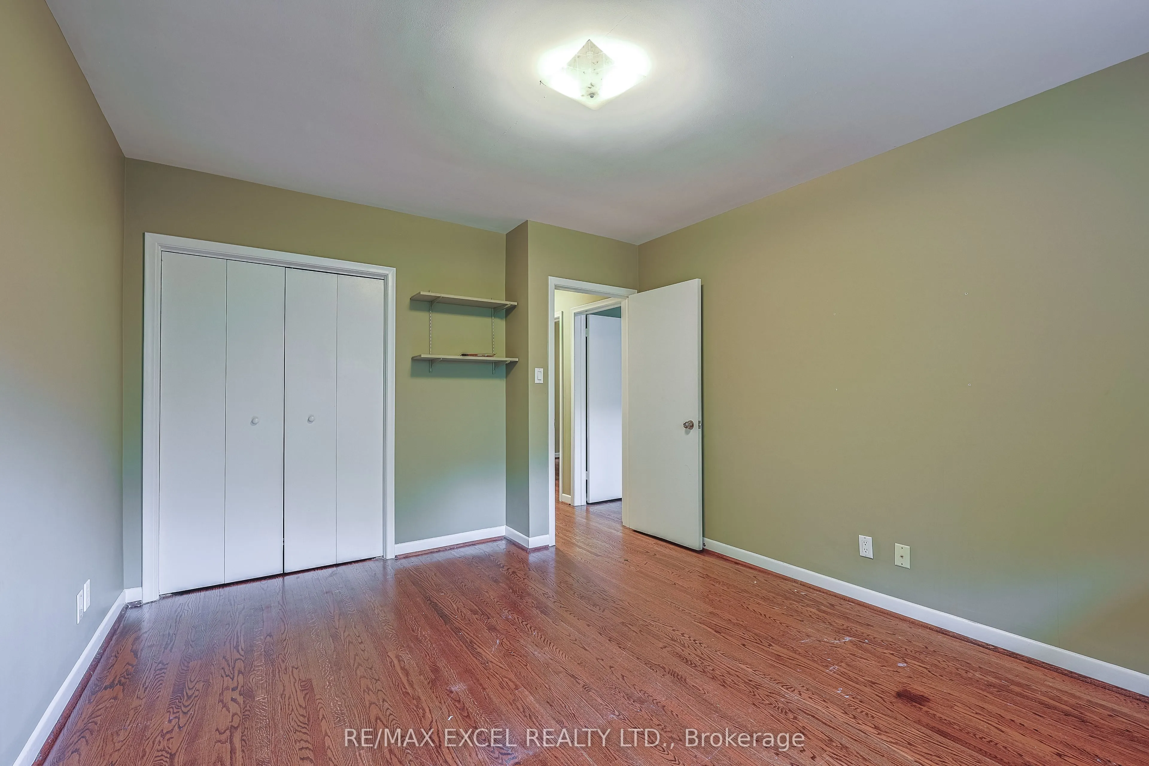 241 Burnett Avenue W, #Main fl