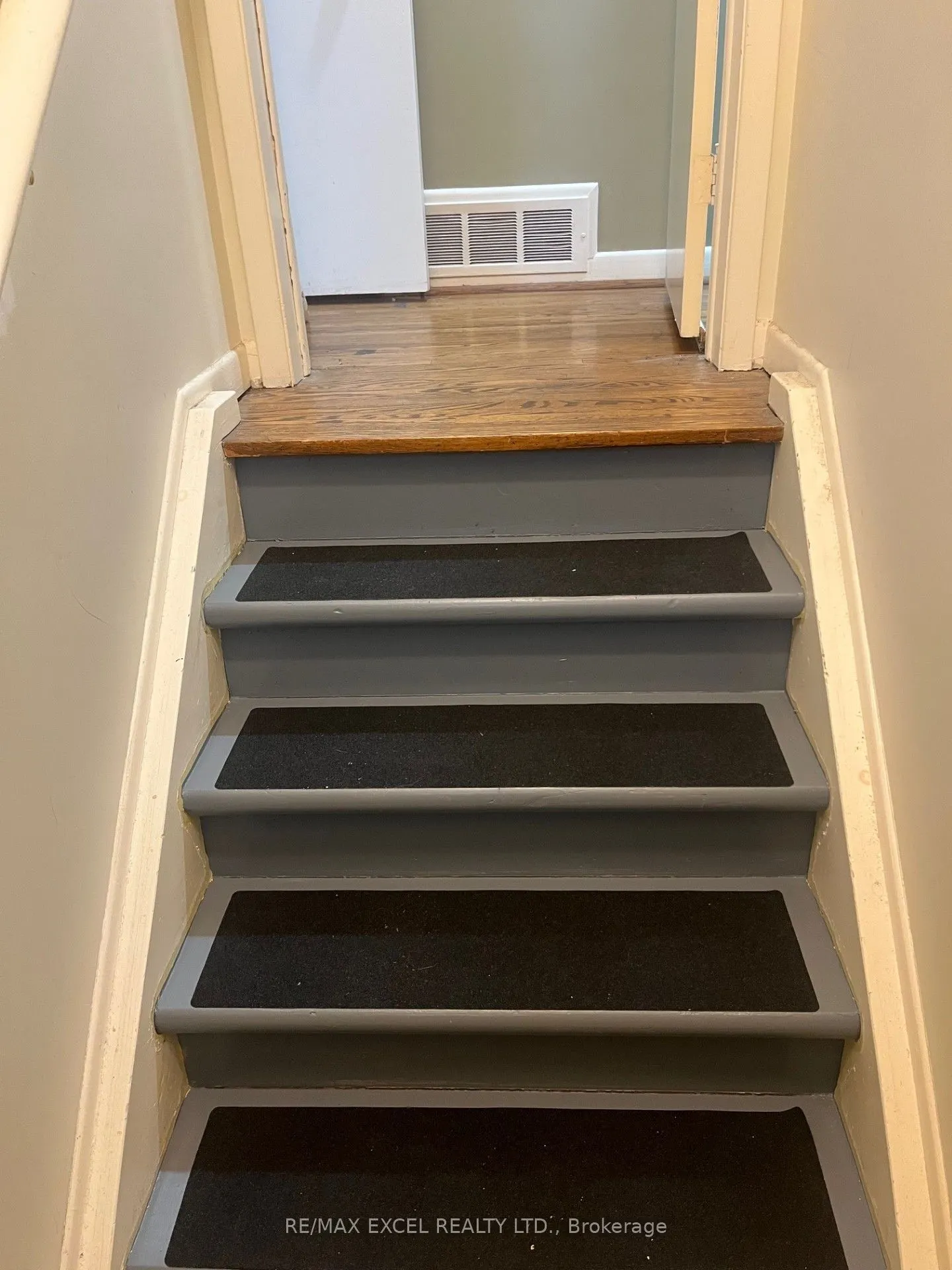 241 Burnett Avenue W, #Main fl