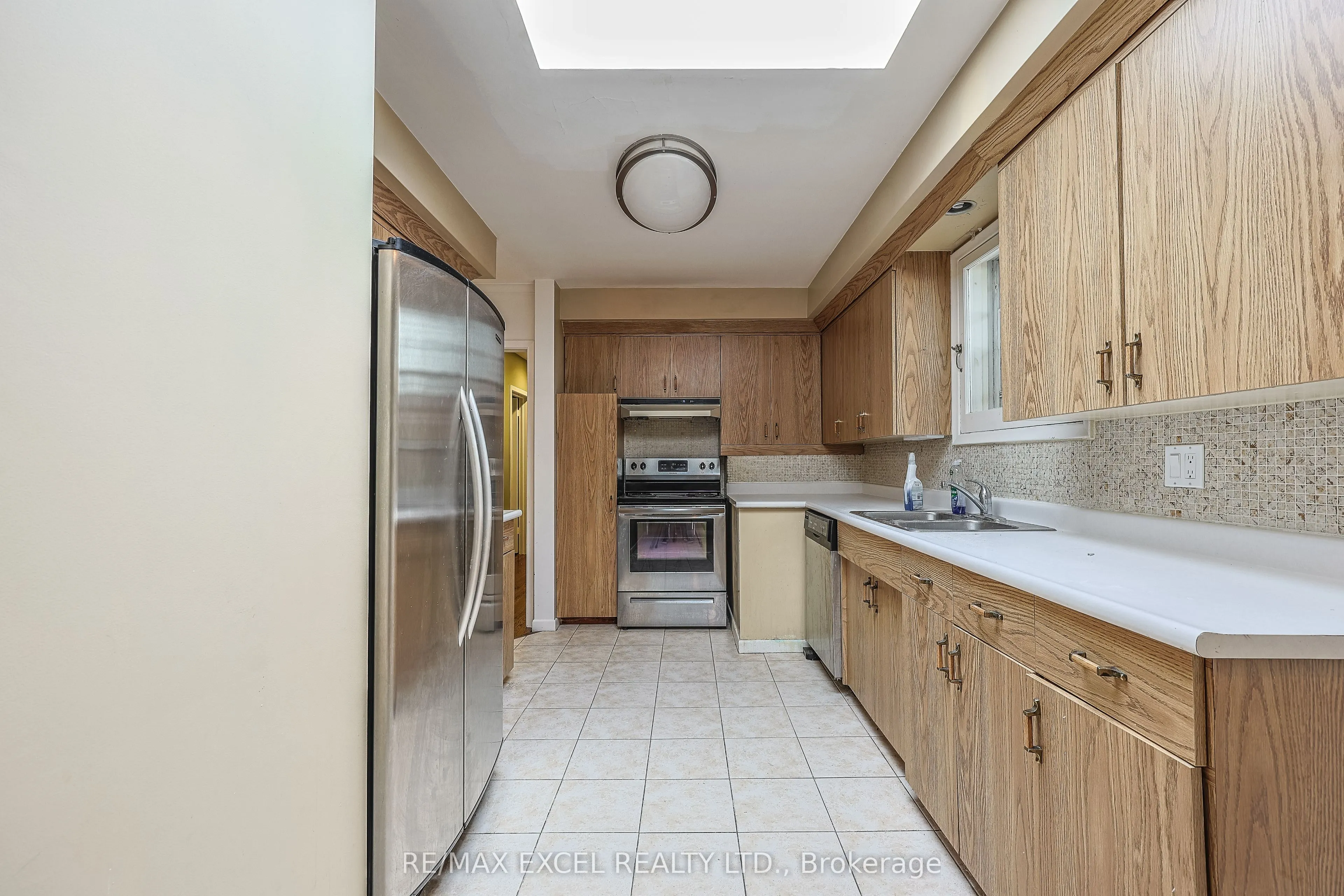 241 Burnett Avenue W, #Main fl