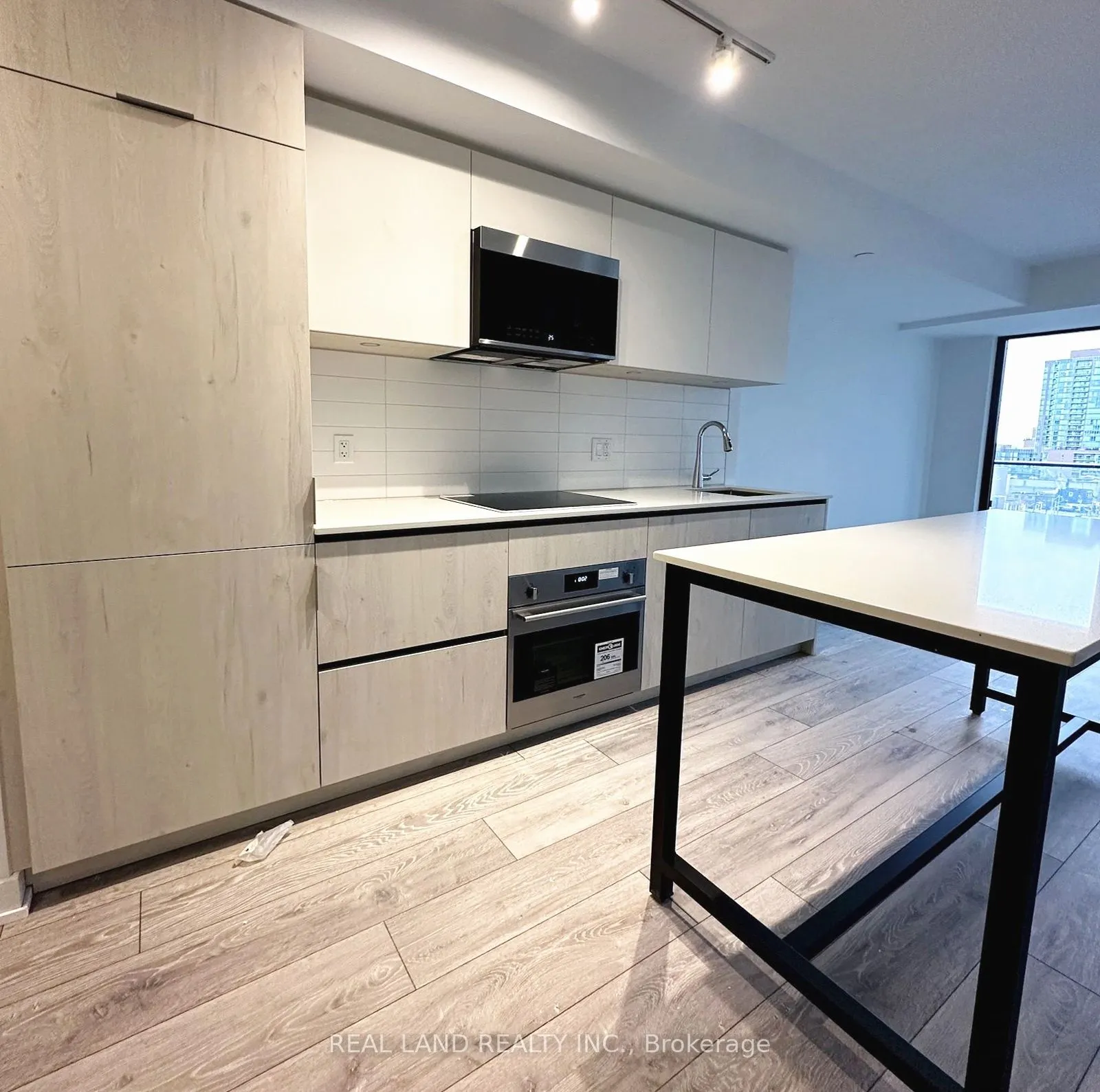 47 Mutual Street, #808