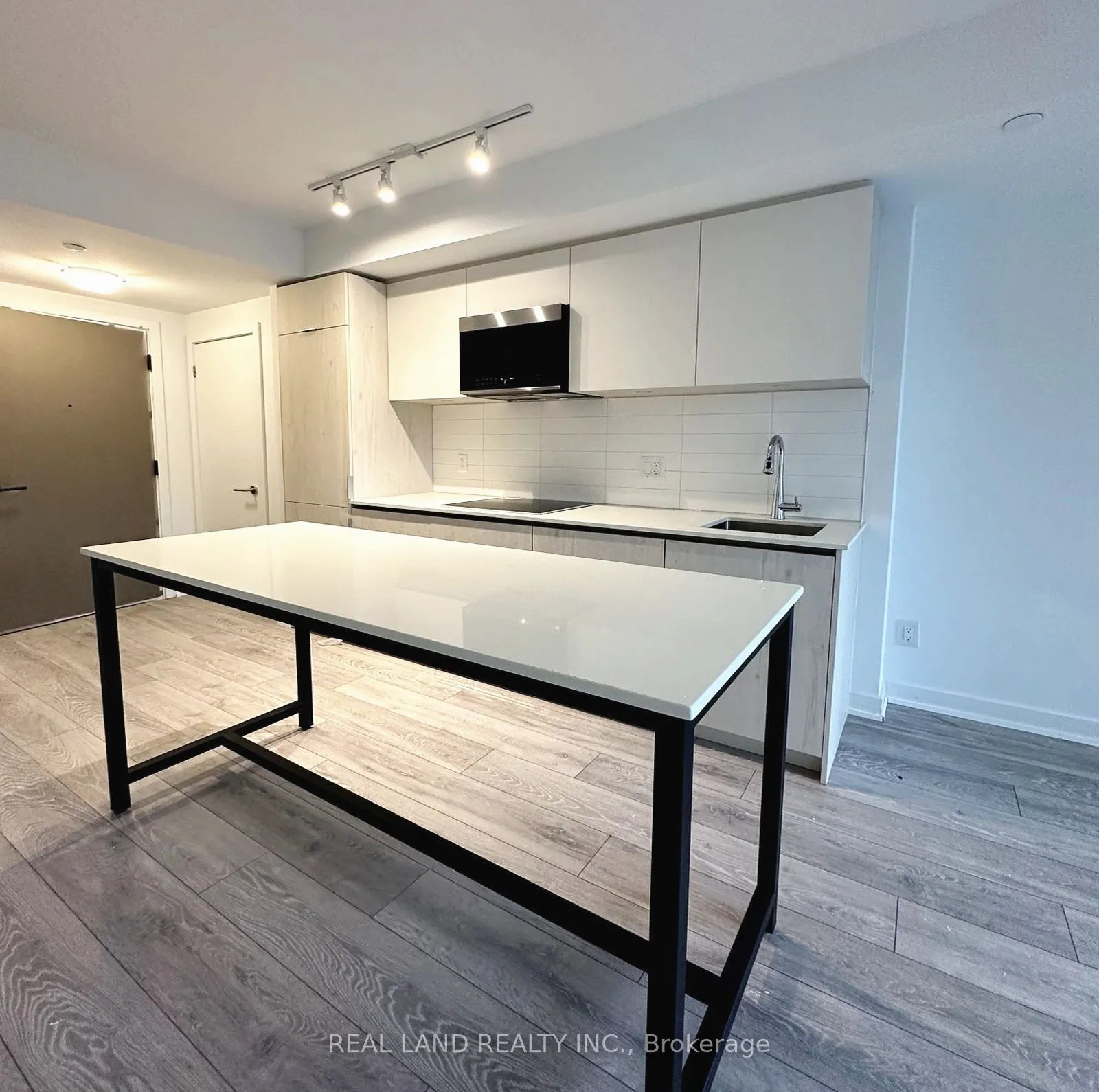 47 Mutual Street, #808