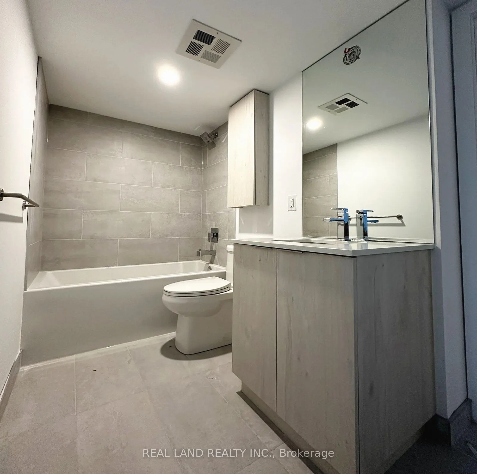 47 Mutual Street, #808