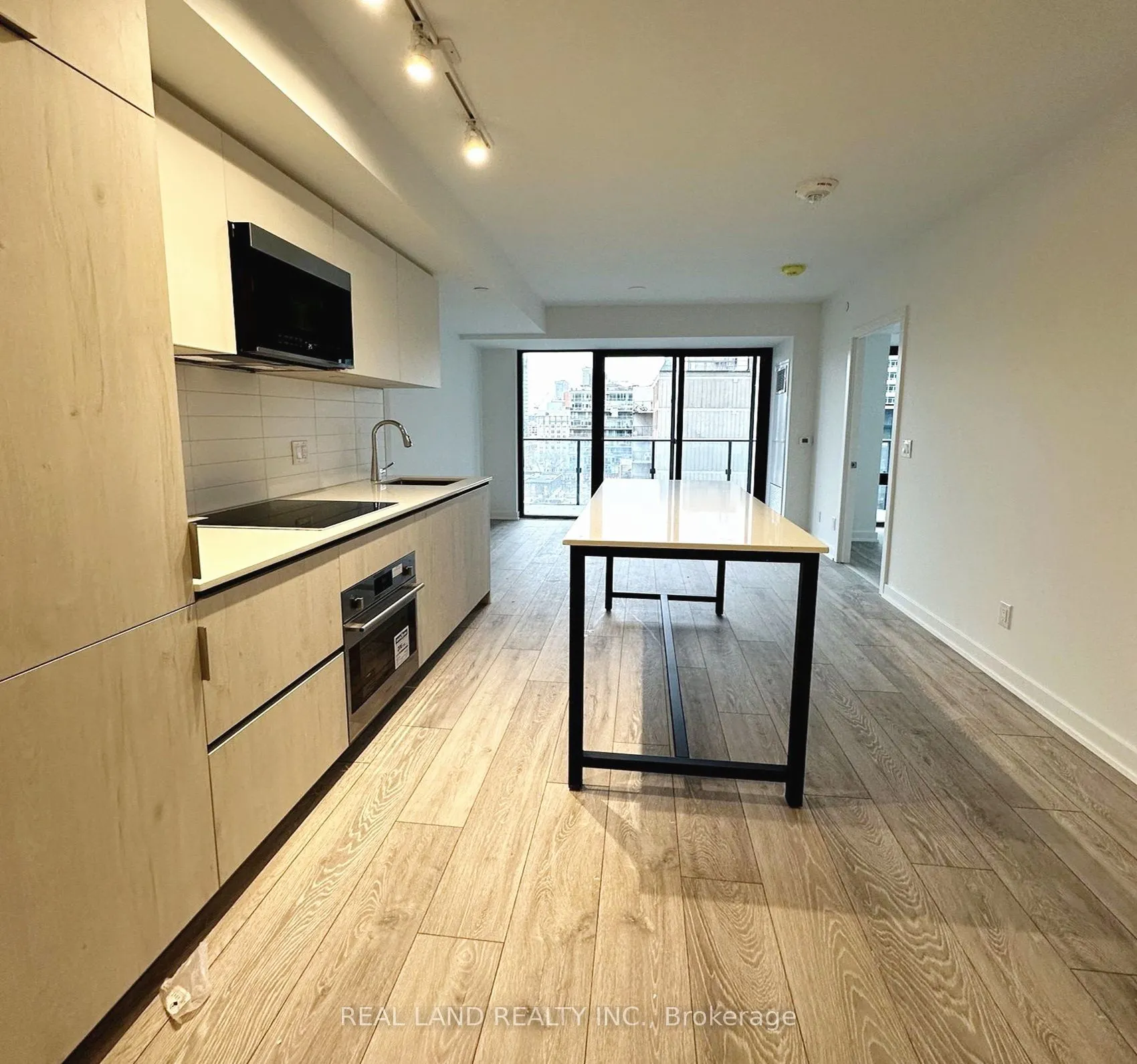 47 Mutual Street, #808