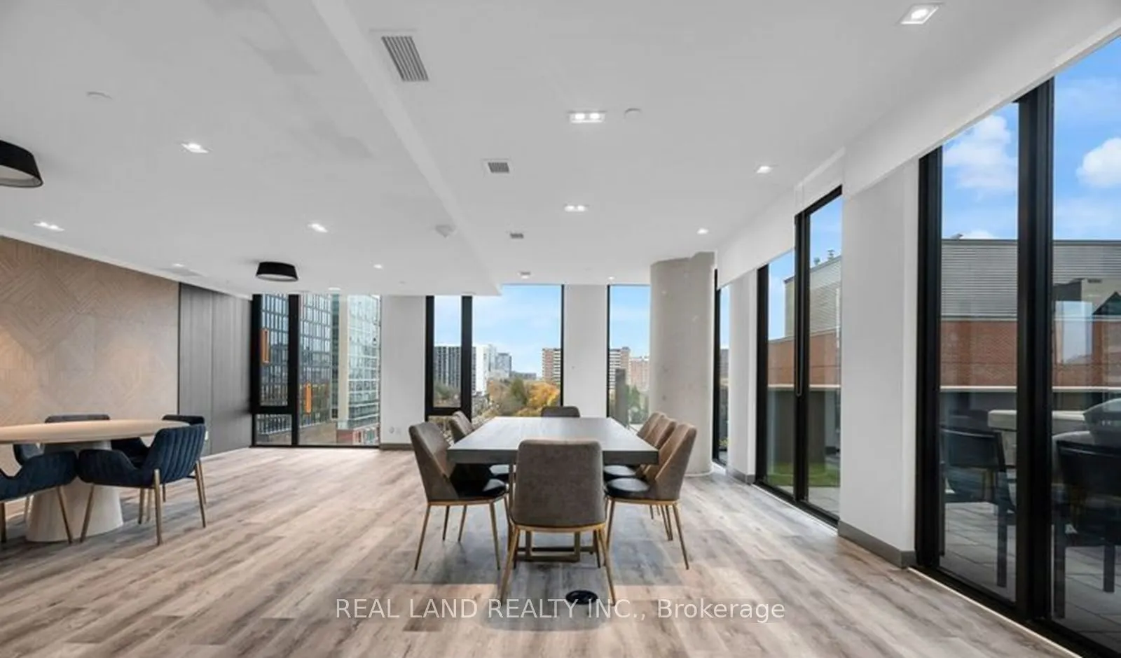 47 Mutual Street, #808