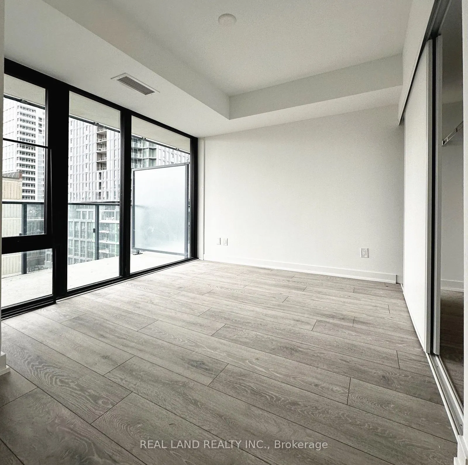 47 Mutual Street, #808