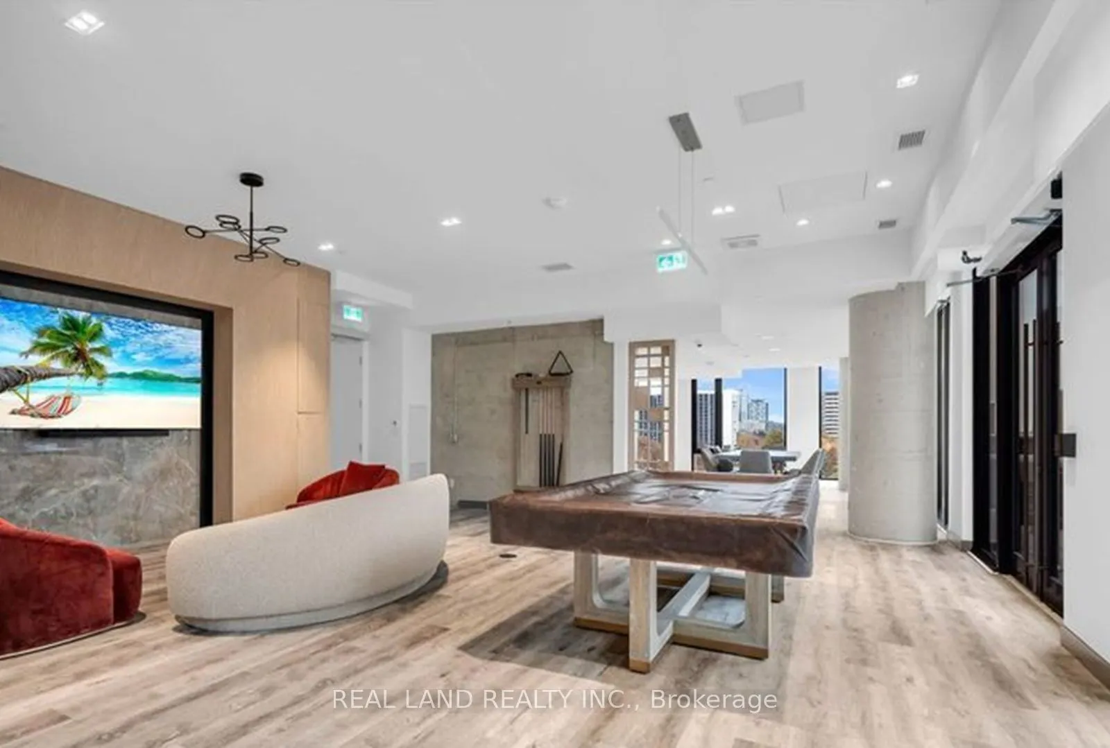 47 Mutual Street, #808